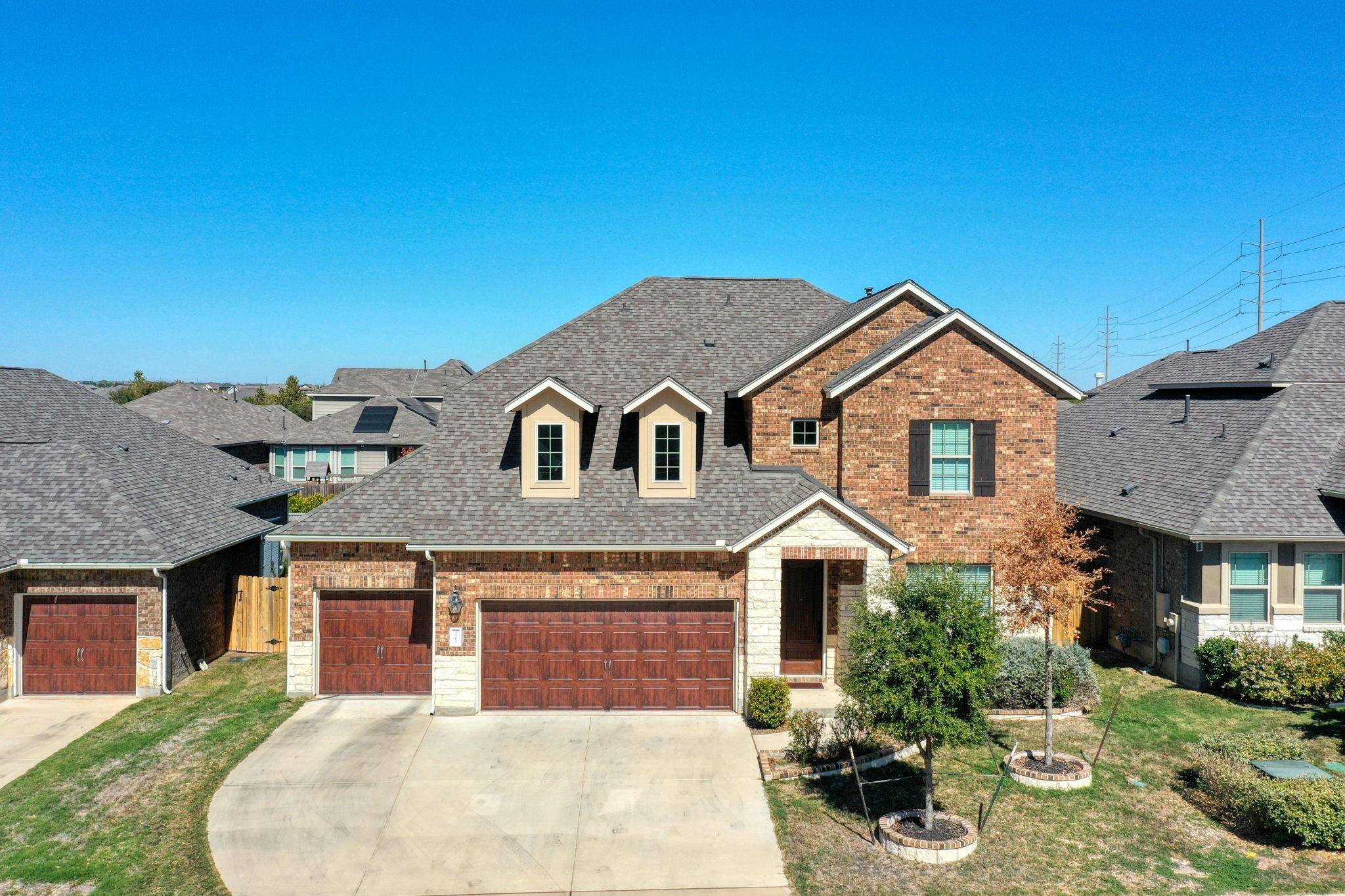 1202 Knowles DR, Hutto, TX 78634