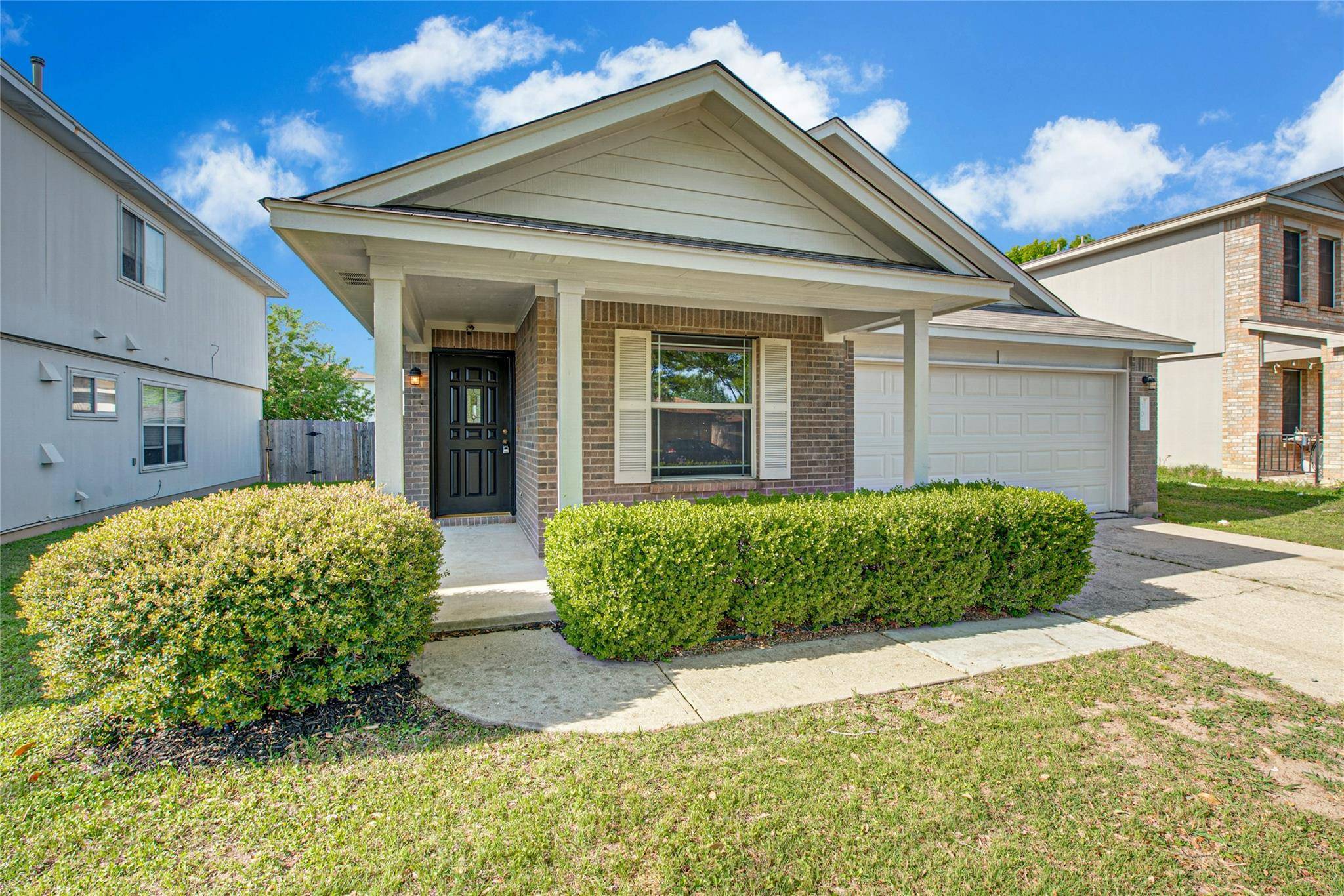 306 Country Estates DR, Hutto, TX 78634