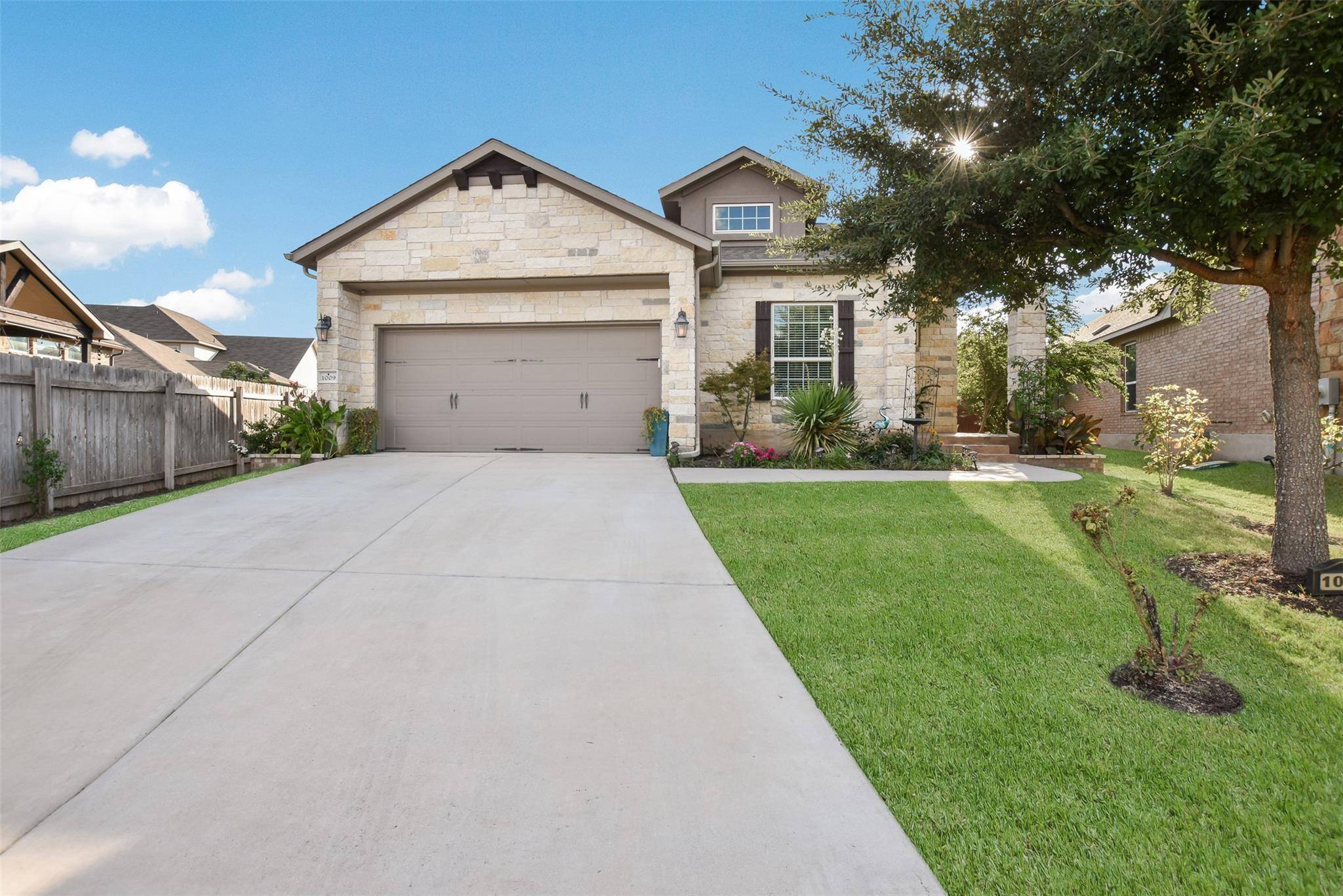 1009 Feldspar Stream WAY, Leander, TX 78641