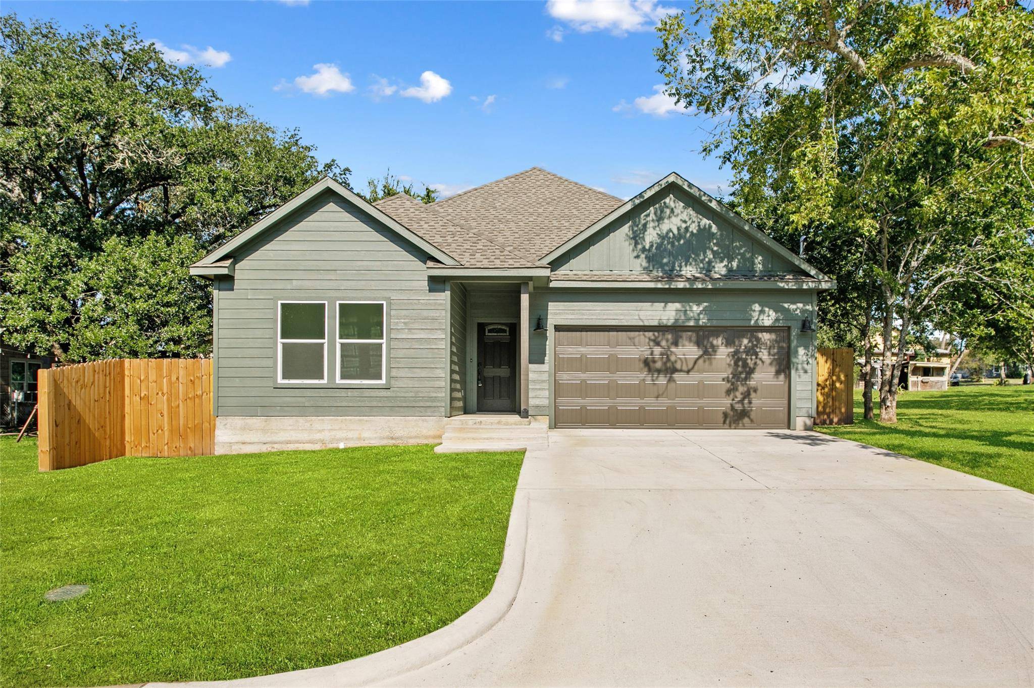 449 S Williamson ST, Giddings, TX 78942