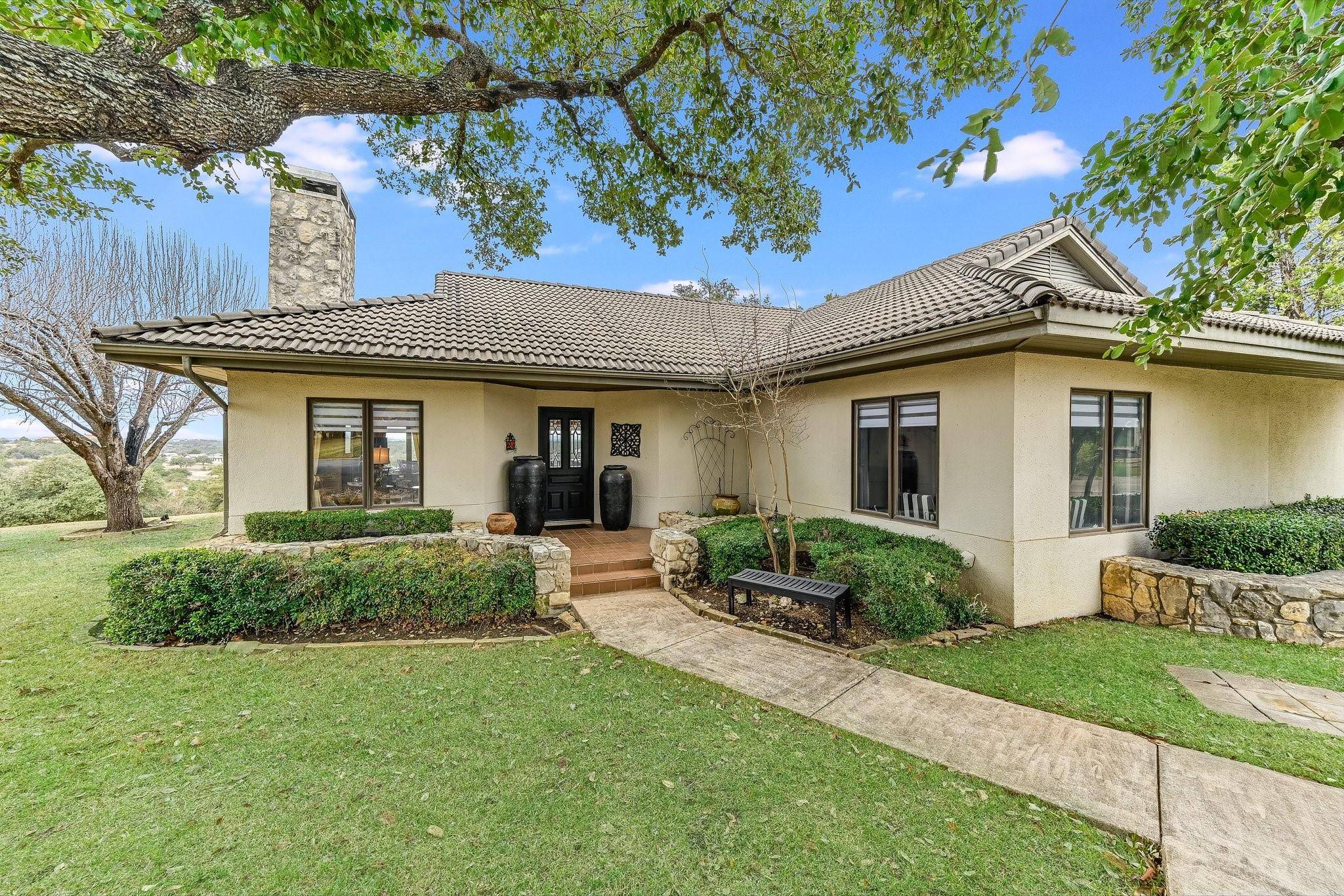 1909 Clubhouse Hill DR, Spicewood, TX 78669