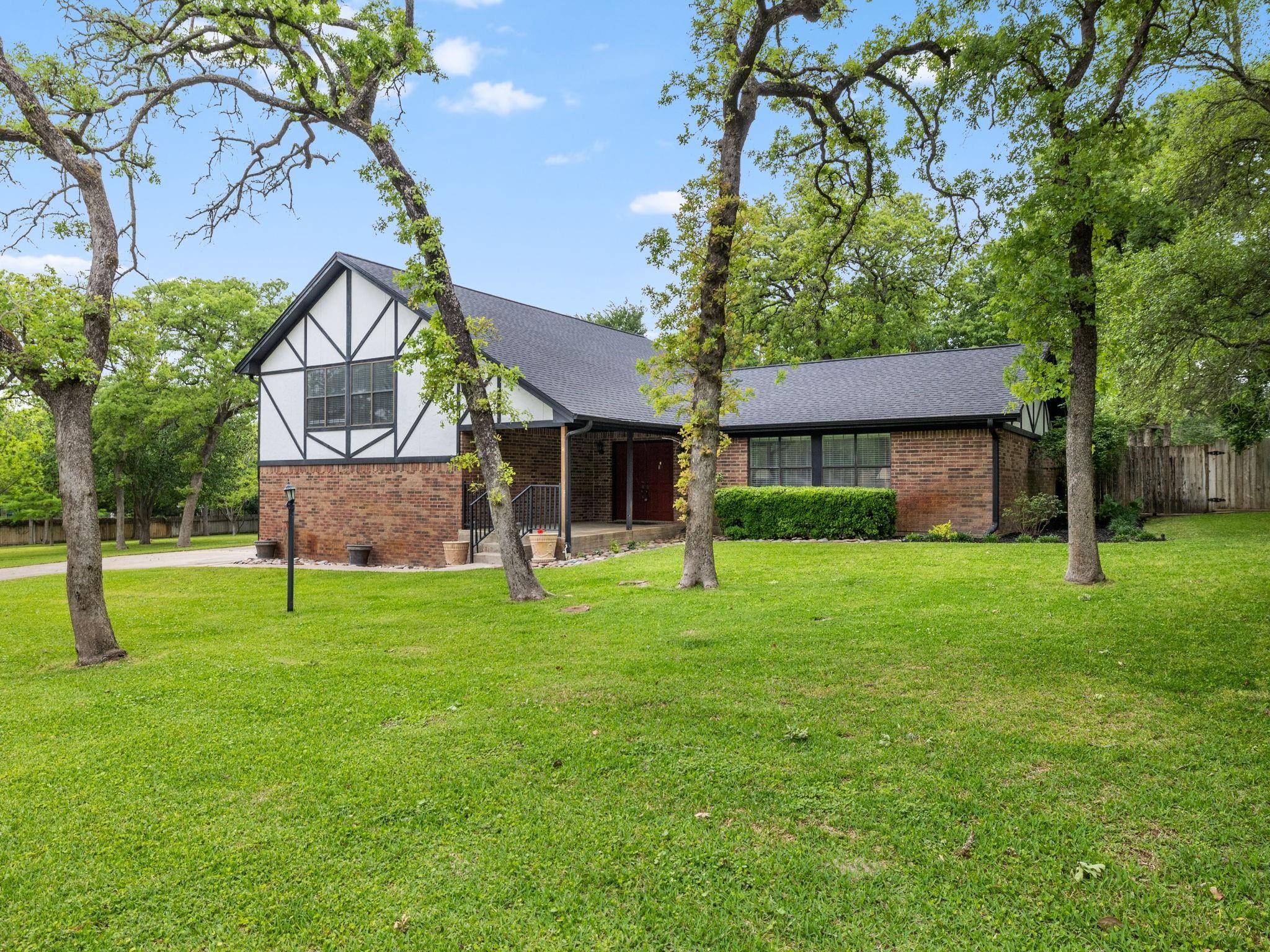 2006 Yokley RD, Rockdale, TX 76567