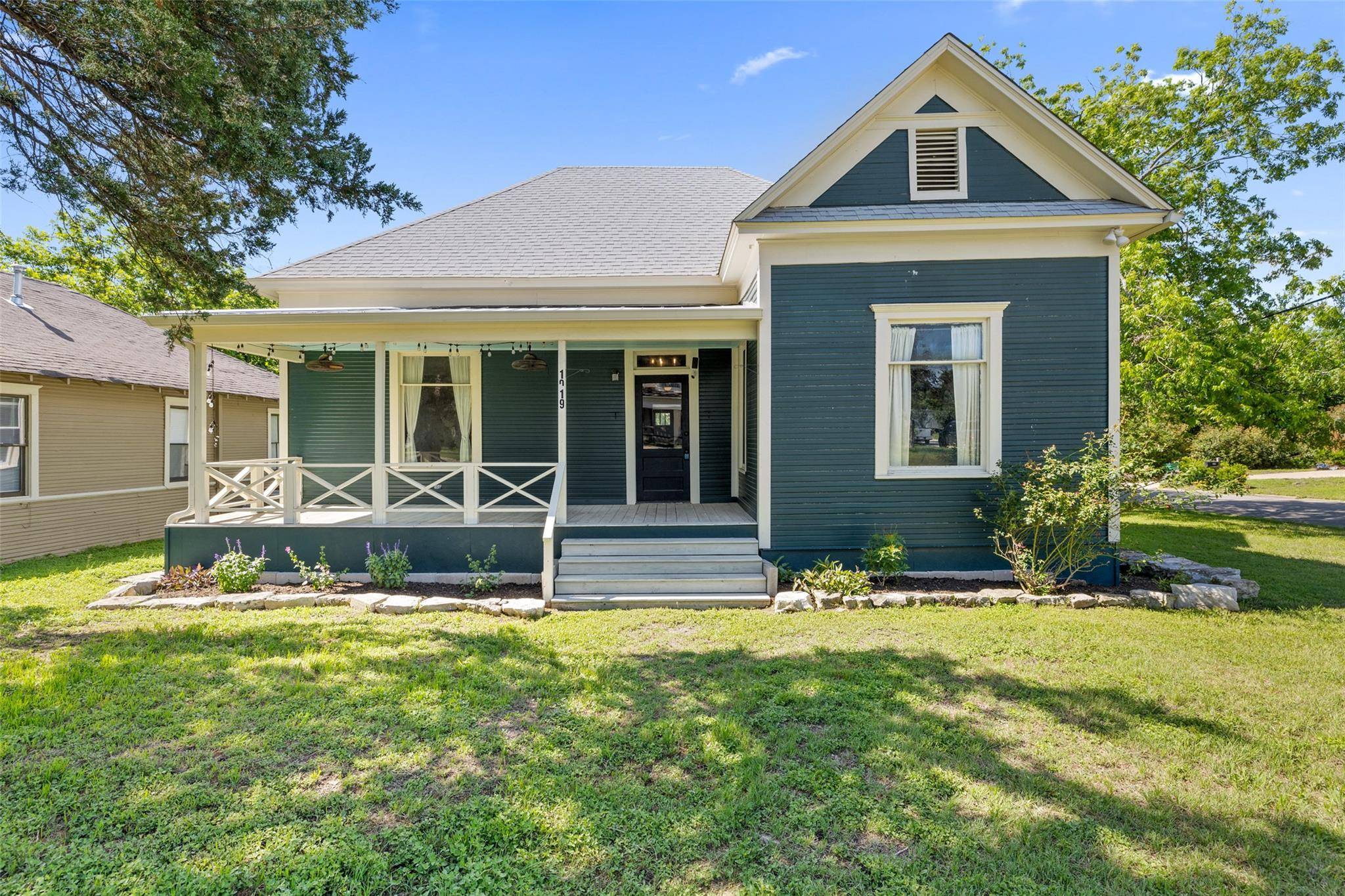 1019 W 4th ST, Taylor, TX 76574