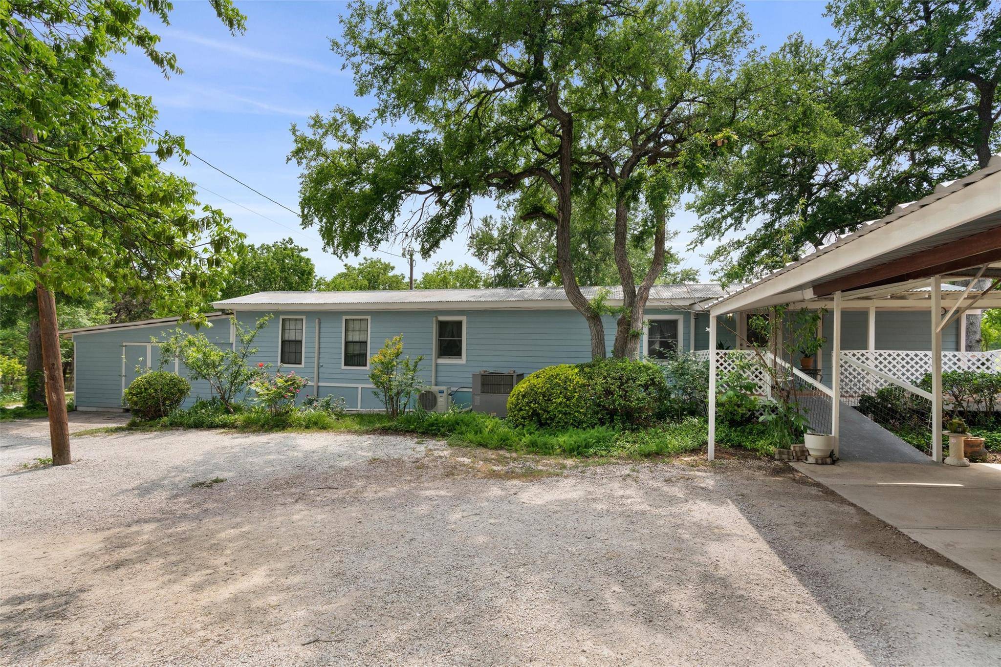 300 Corral LN, Liberty Hill, TX 78642
