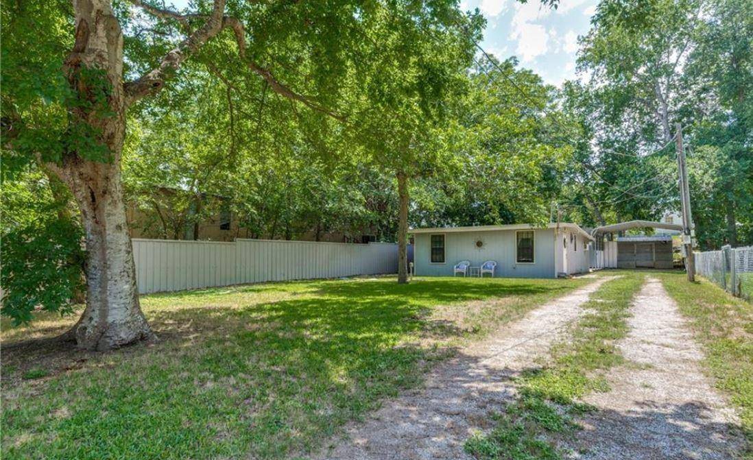 309 Meadow Lake DR, Seguin, TX 78155