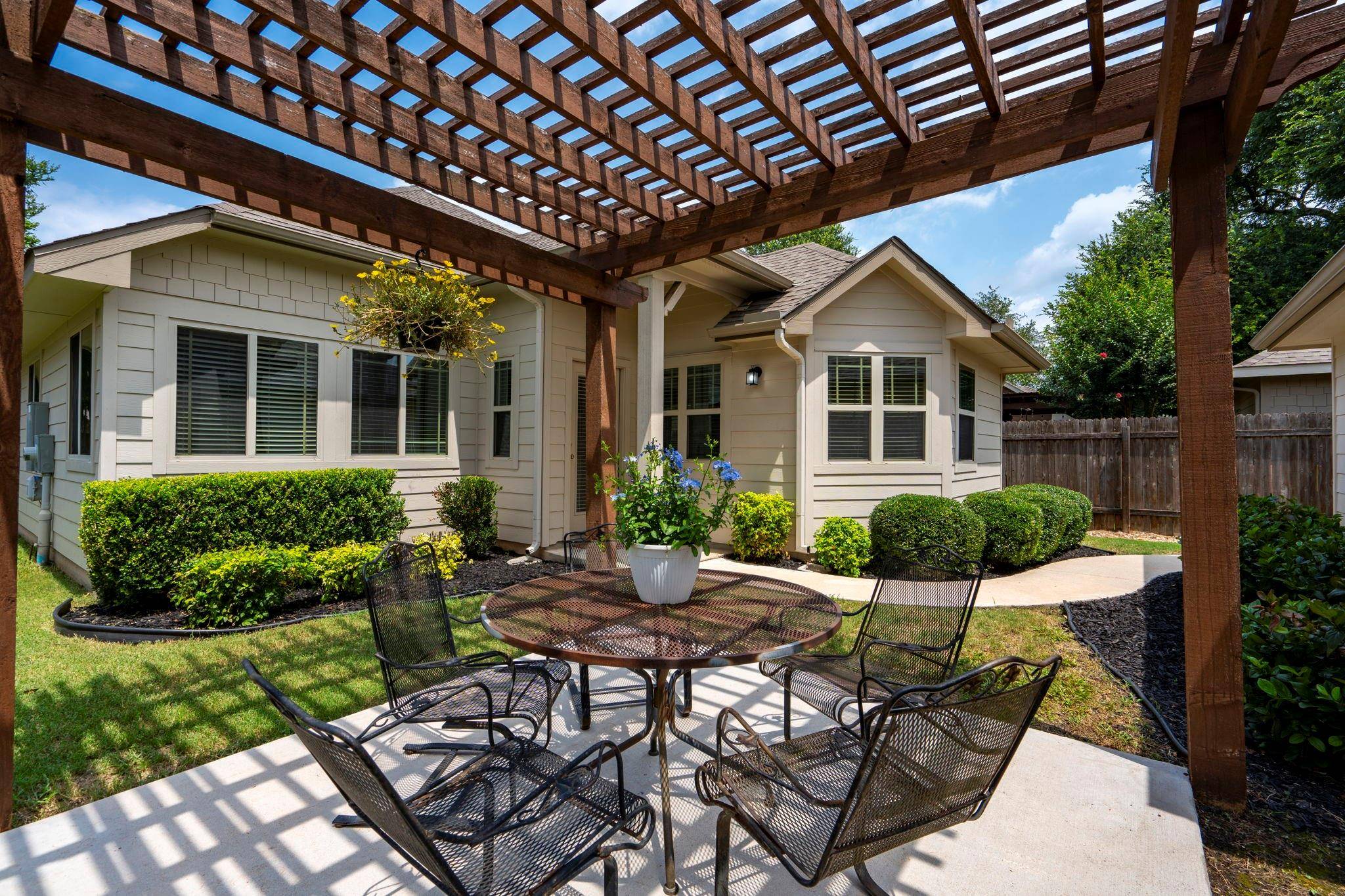 513 Stonewood LN, Buda, TX 78610