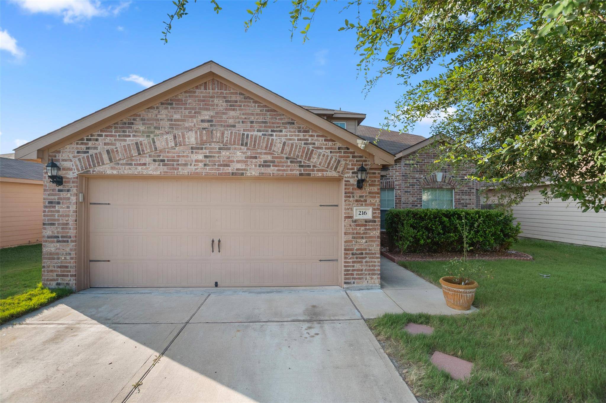 216 J E Brown LN, Jarrell, TX 76537