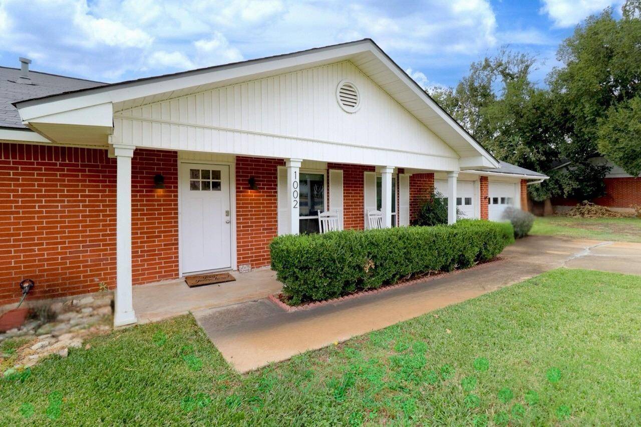 1002 Parkway ST, Georgetown, TX 78628
