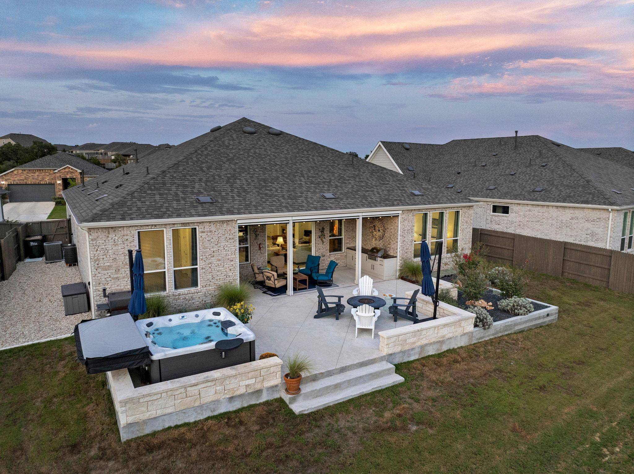 253 Barn Hill LOOP, Dripping Springs, TX 78620