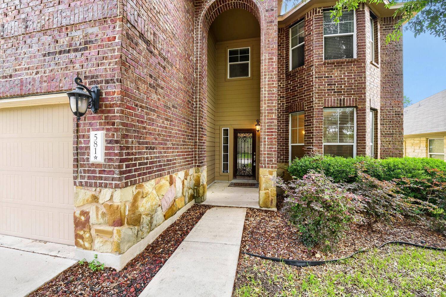 581 Middle CRK, Buda, TX 78610
