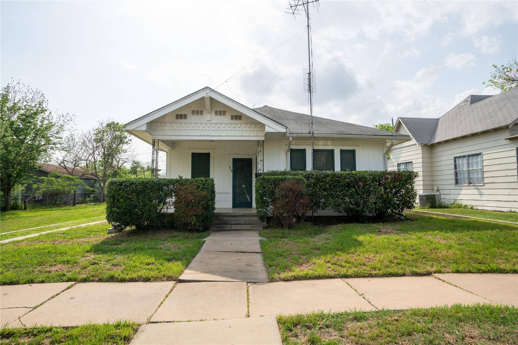 315 Branch ST, Taylor, TX 76574