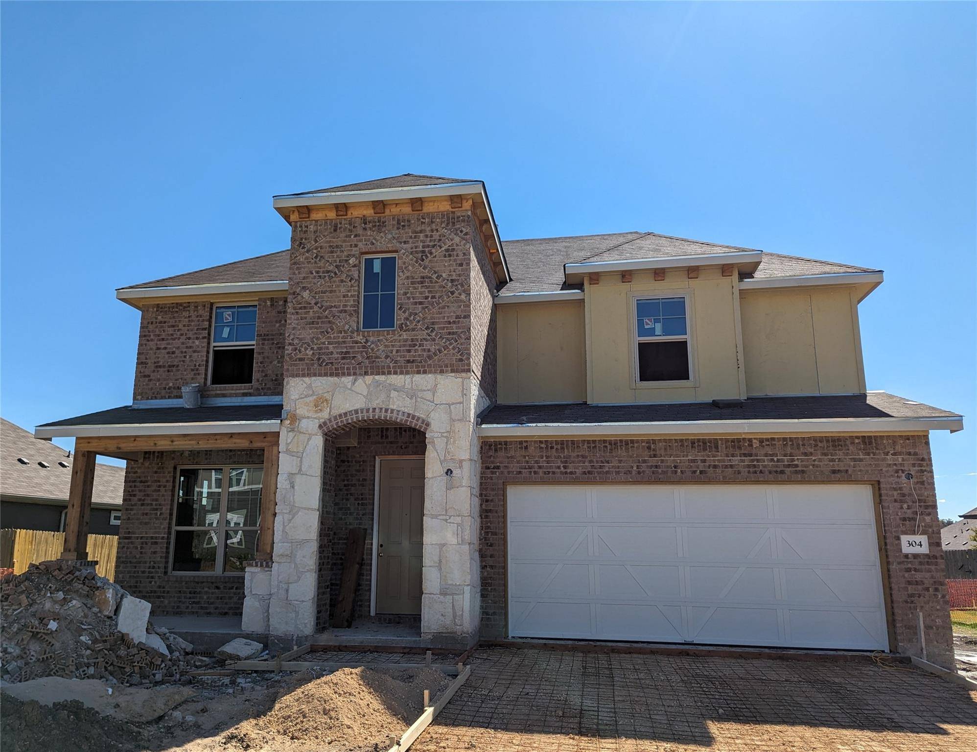 304 Clearlake DR, Hutto, TX 78634