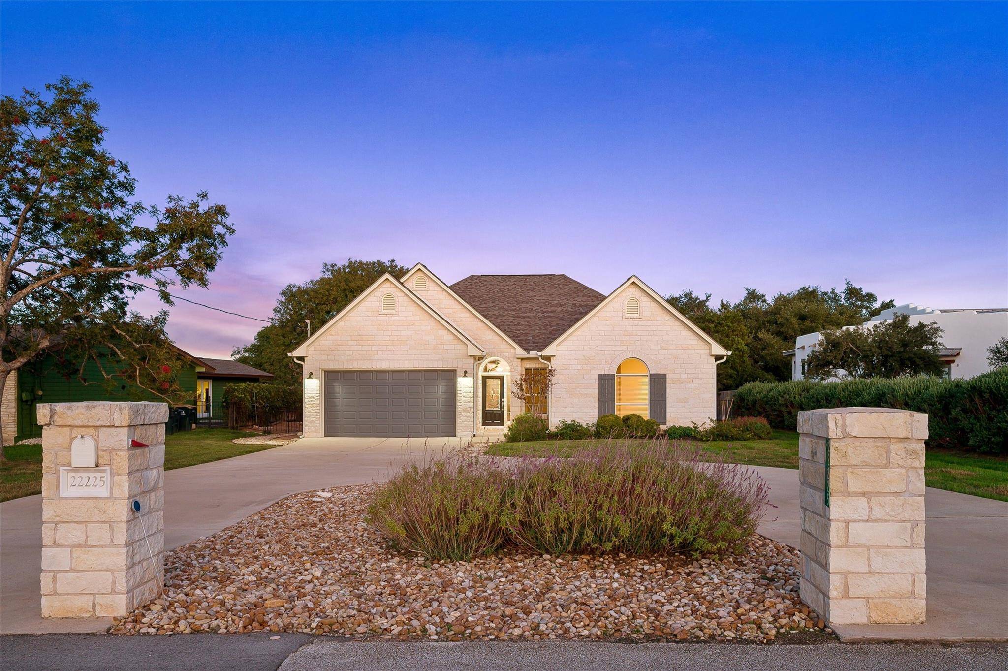 22225 Oban DR, Spicewood, TX 78669