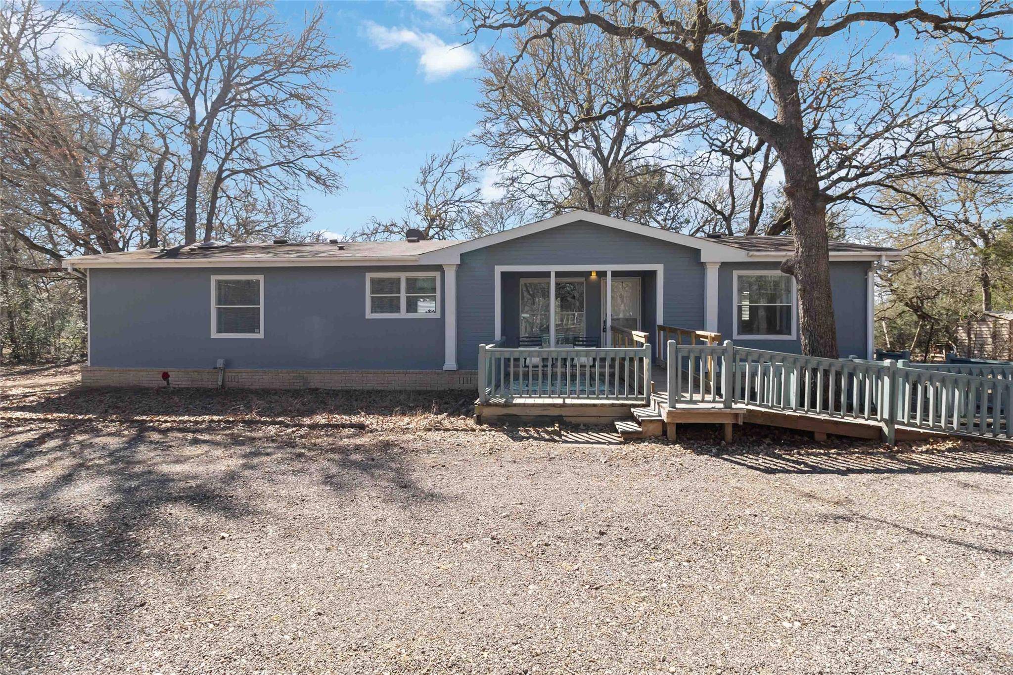 124 Suzanne DR, Bastrop, TX 78602