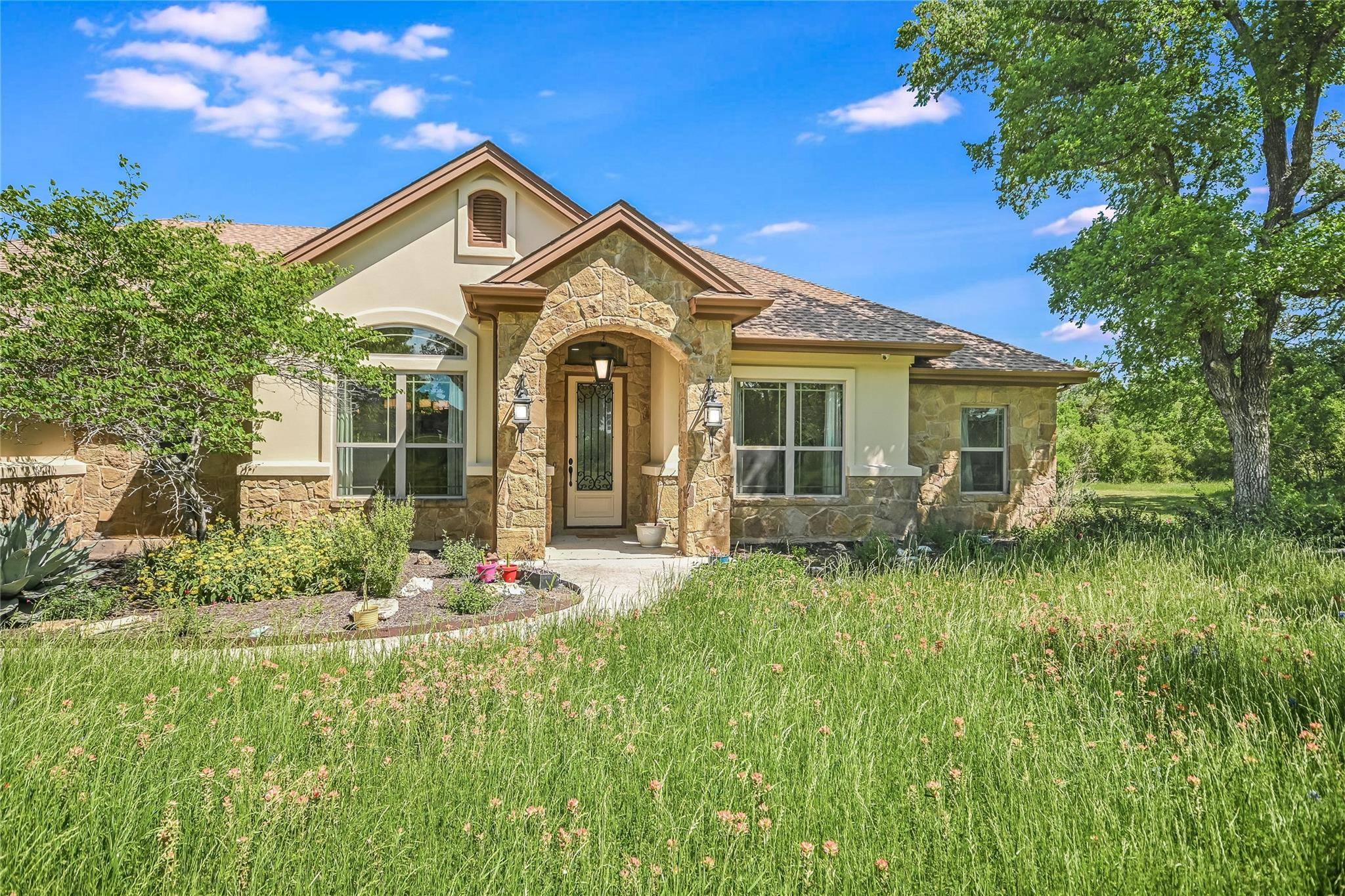330 Woodland Oaks TRL, Buda, TX 78610