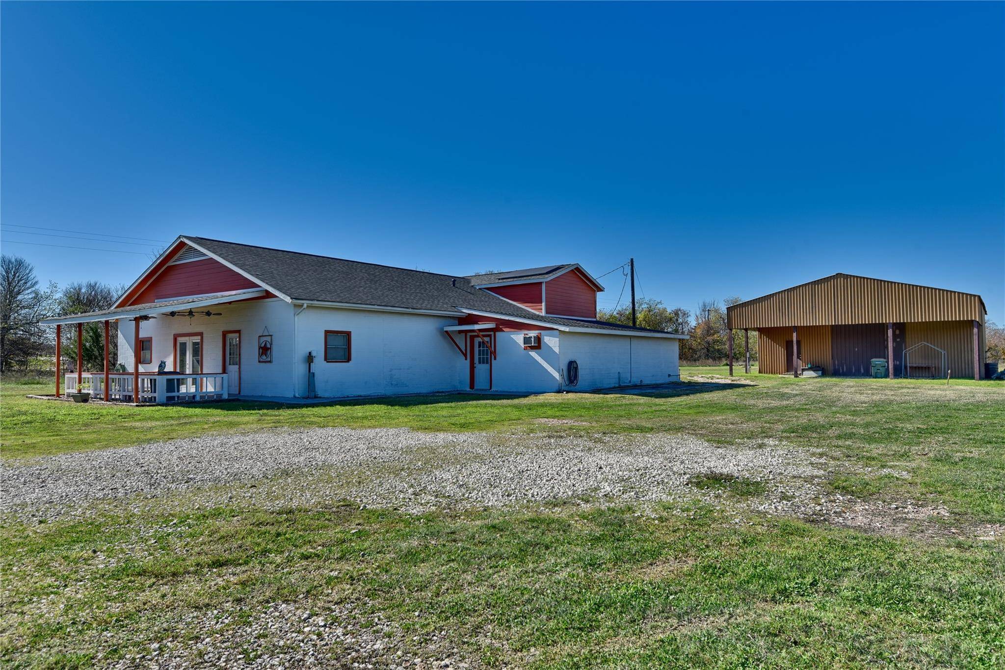 233 Globe Hill RD, Giddings, TX 78942