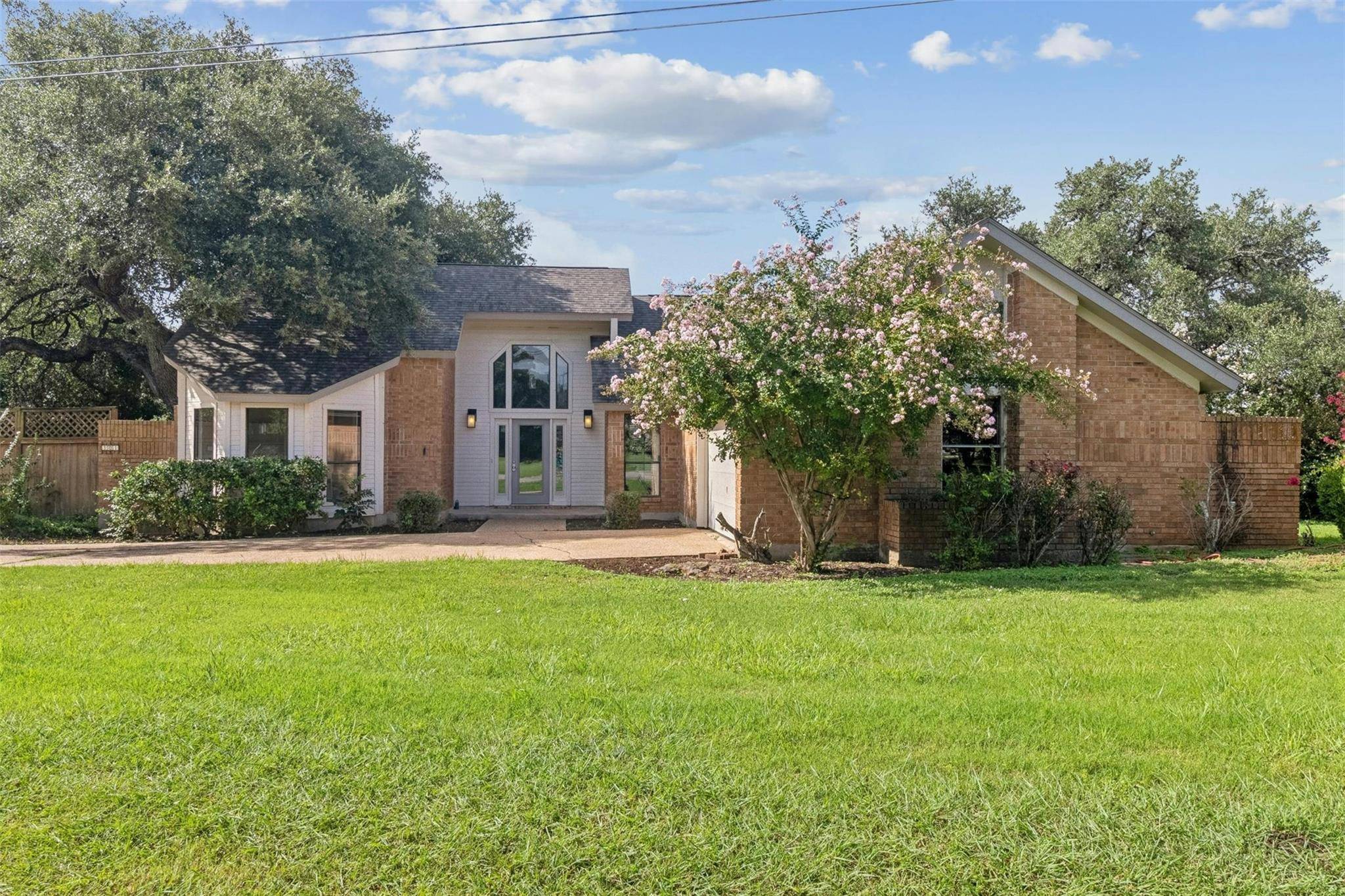 301 Verdin DR, Buda, TX 78610