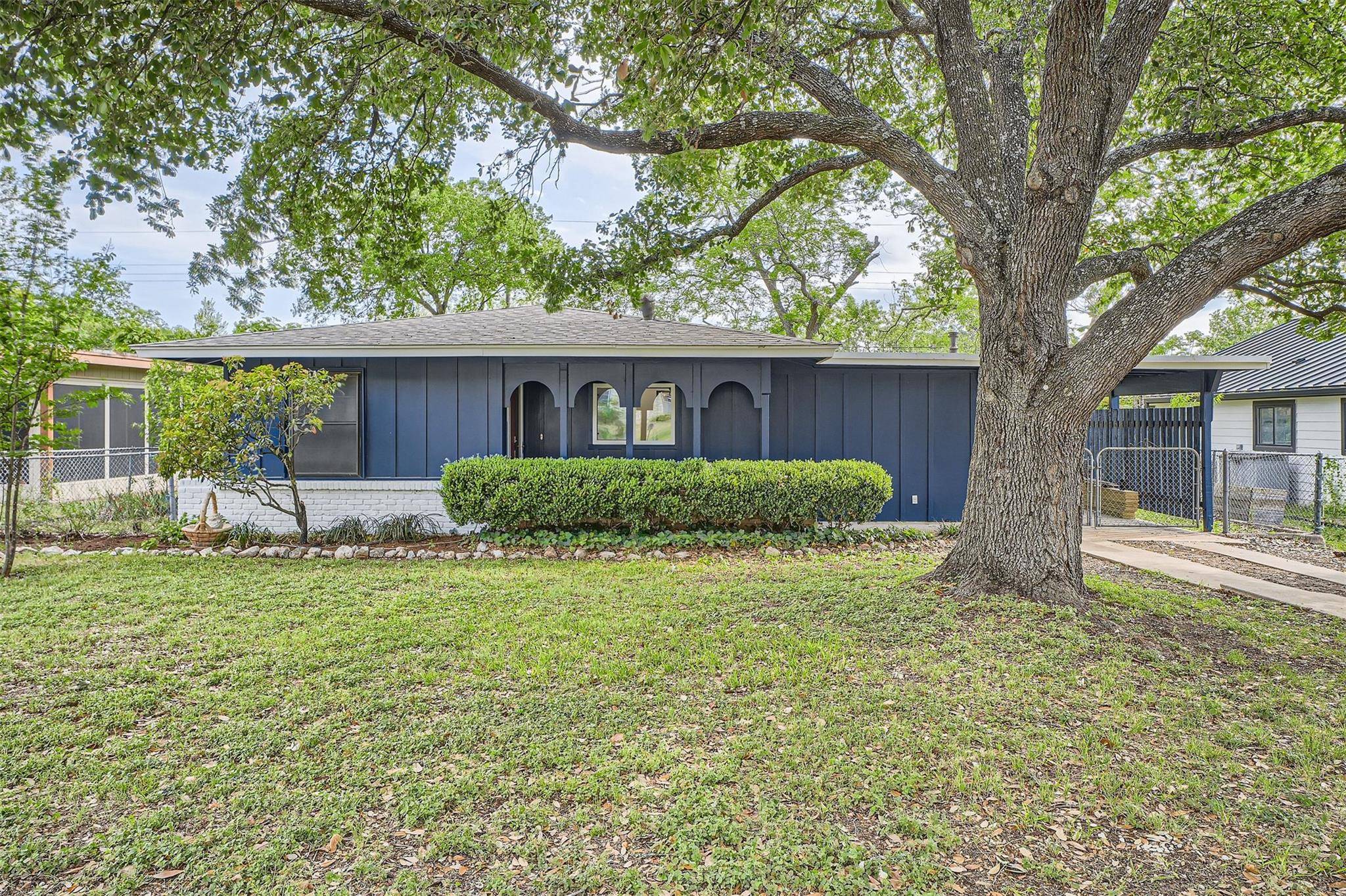 207 Rowland DR, Austin, TX 78745