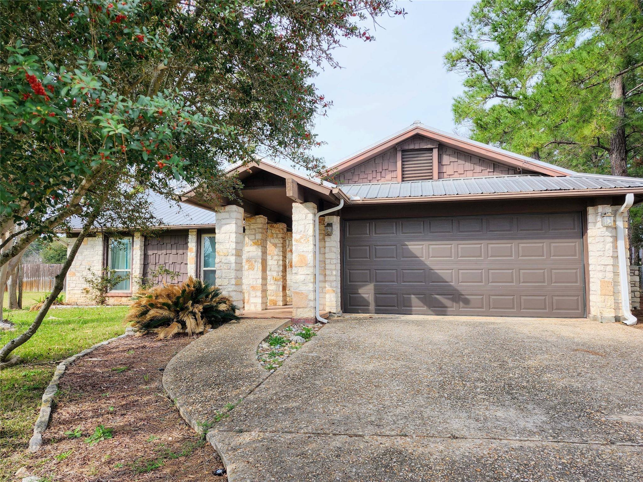 112 Mahalua LN, Bastrop, TX 78602