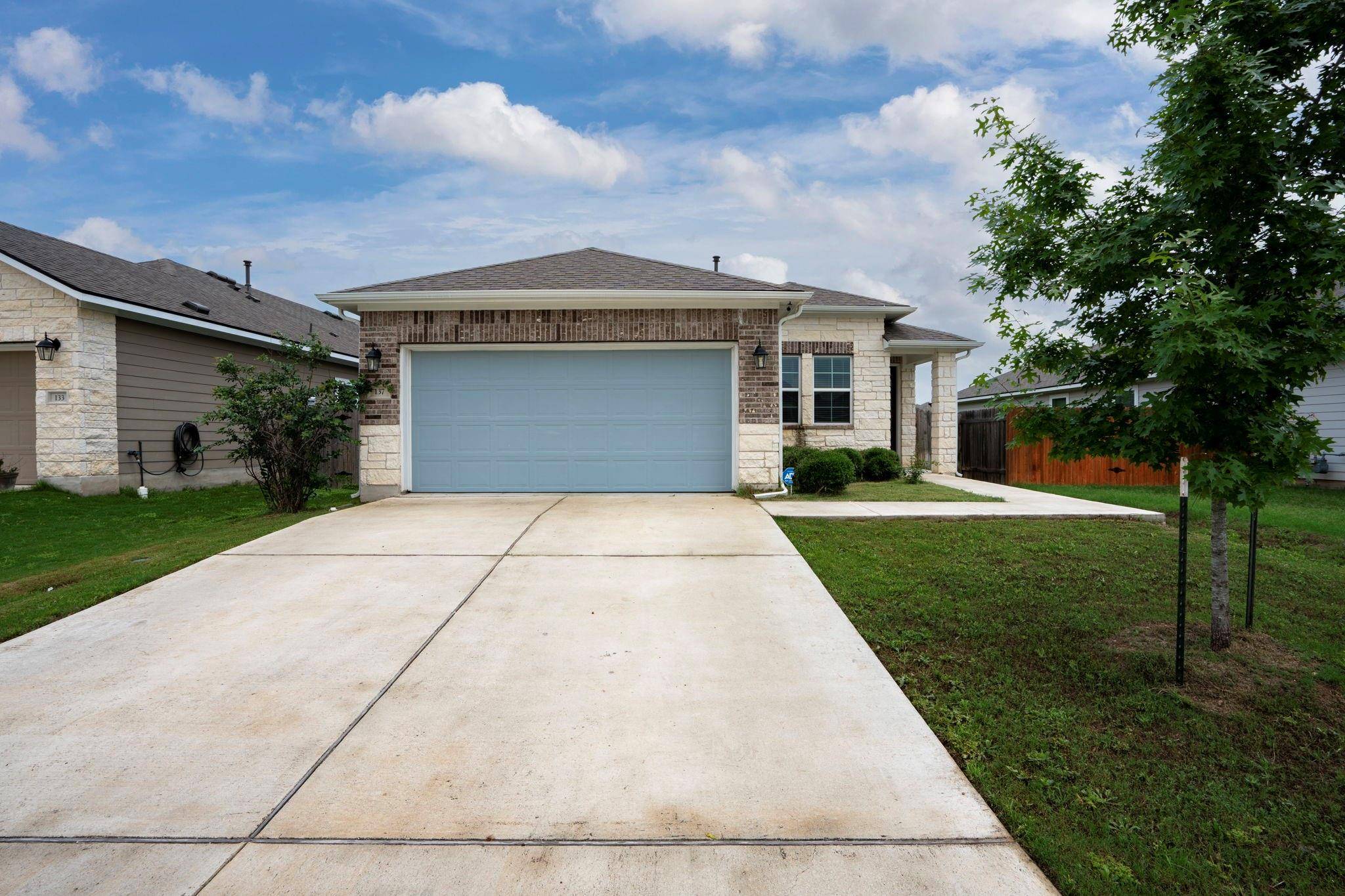 137 Lacey Oak LOOP, San Marcos, TX 78666