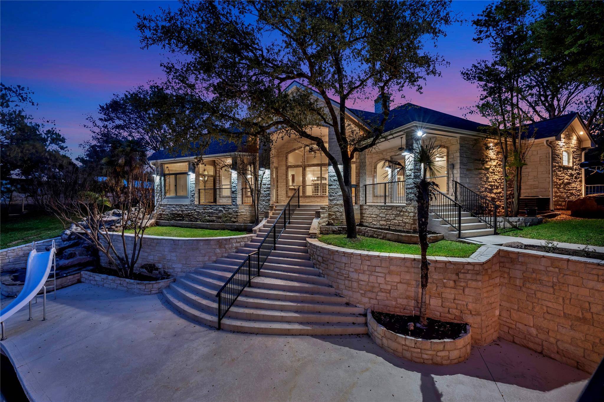 316 Bridgepoint DR, Kingsland, TX 78639