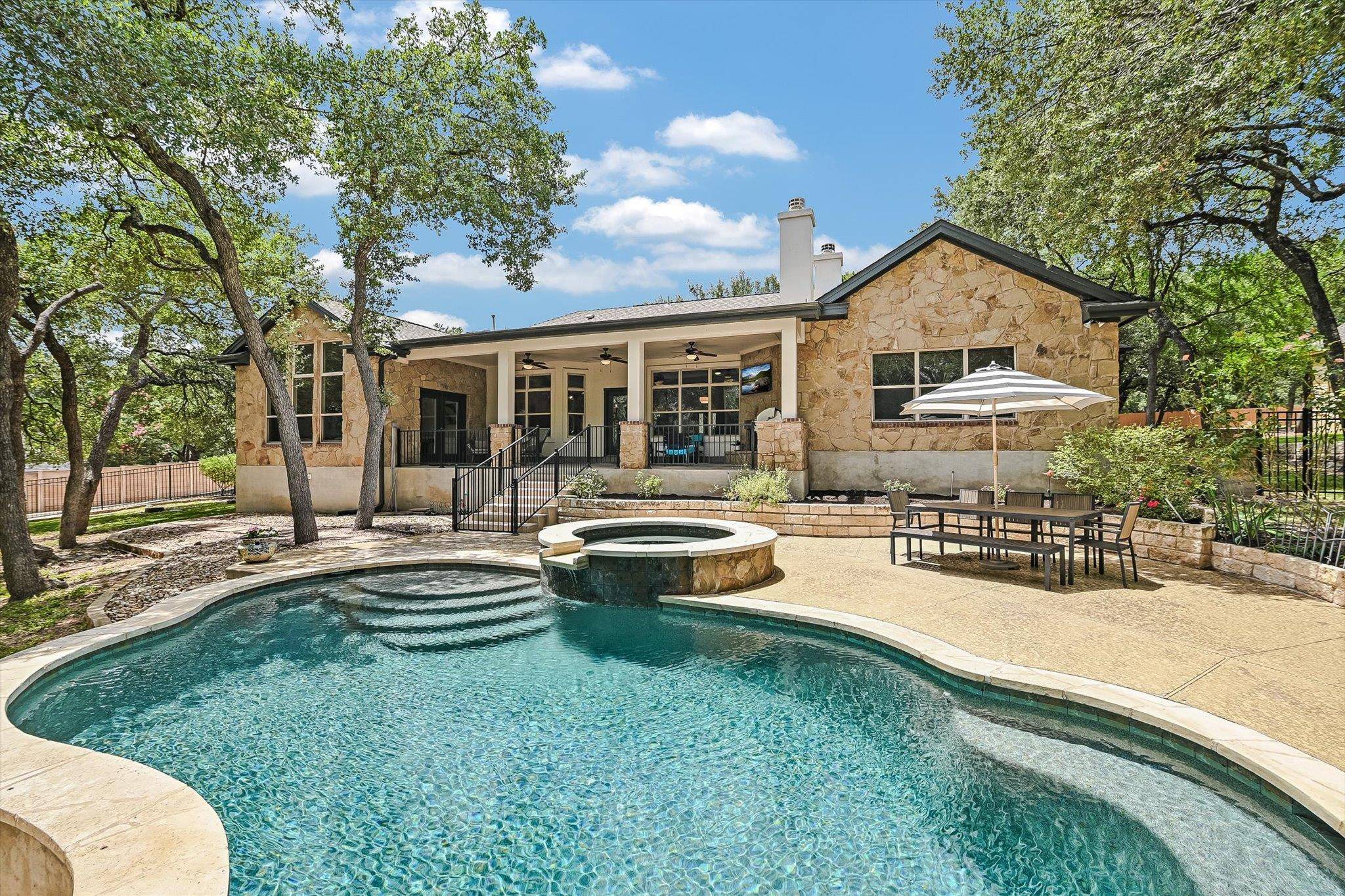 524 Highland Spring LN, Georgetown, TX 78633