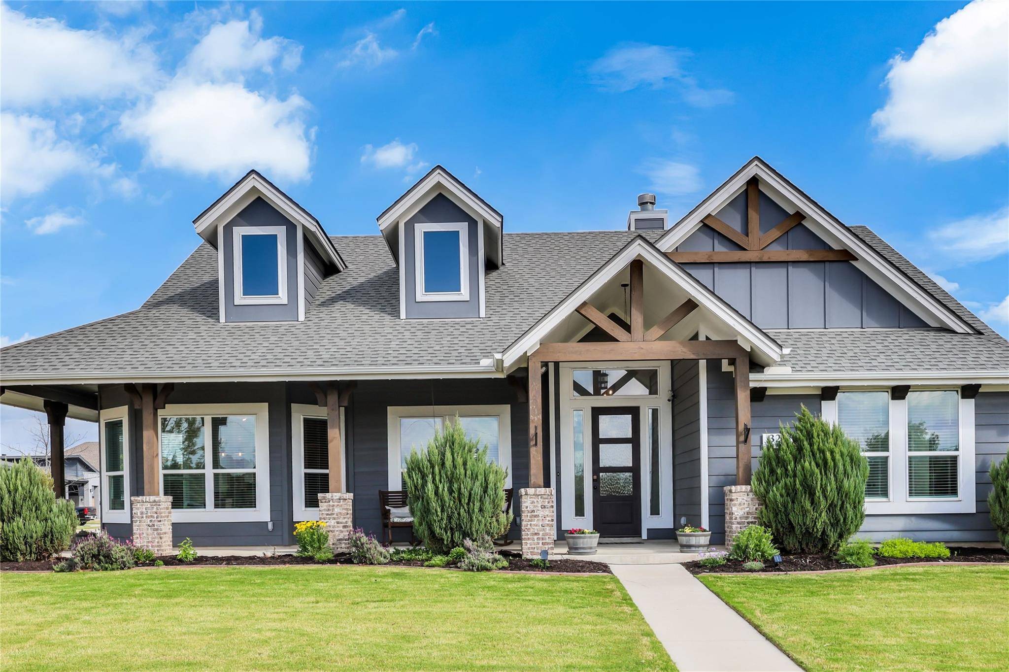 325 Charli CIR, Liberty Hill, TX 78642