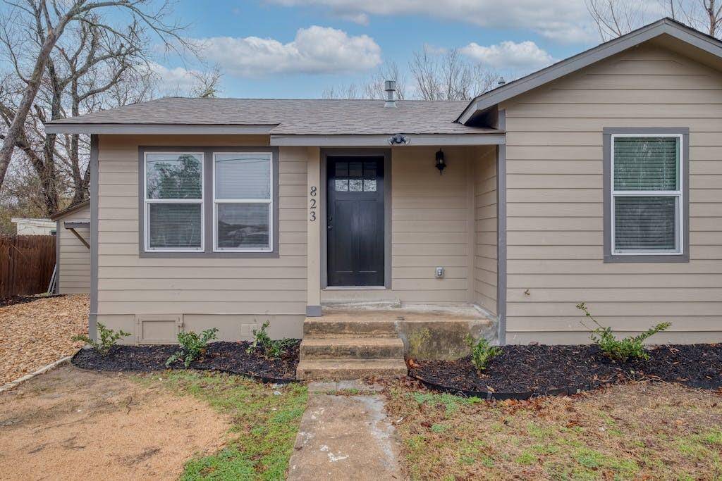 823 Hickory ST, Rockdale, TX 76567