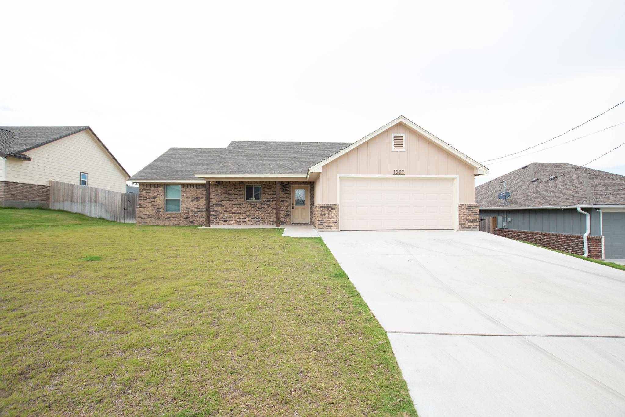 1307 Sandstone CV, Lampasas, TX 76550