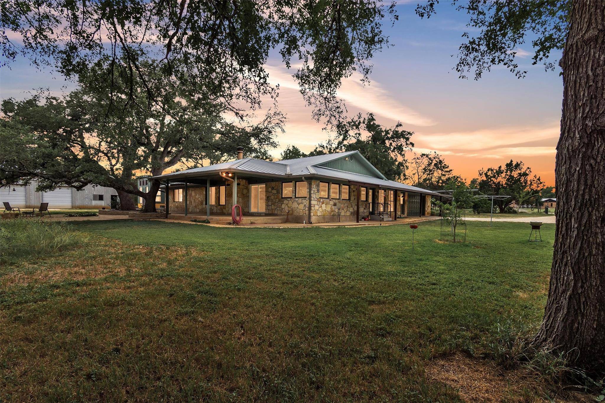 700 Billie Brooks LN, Driftwood, TX 78619