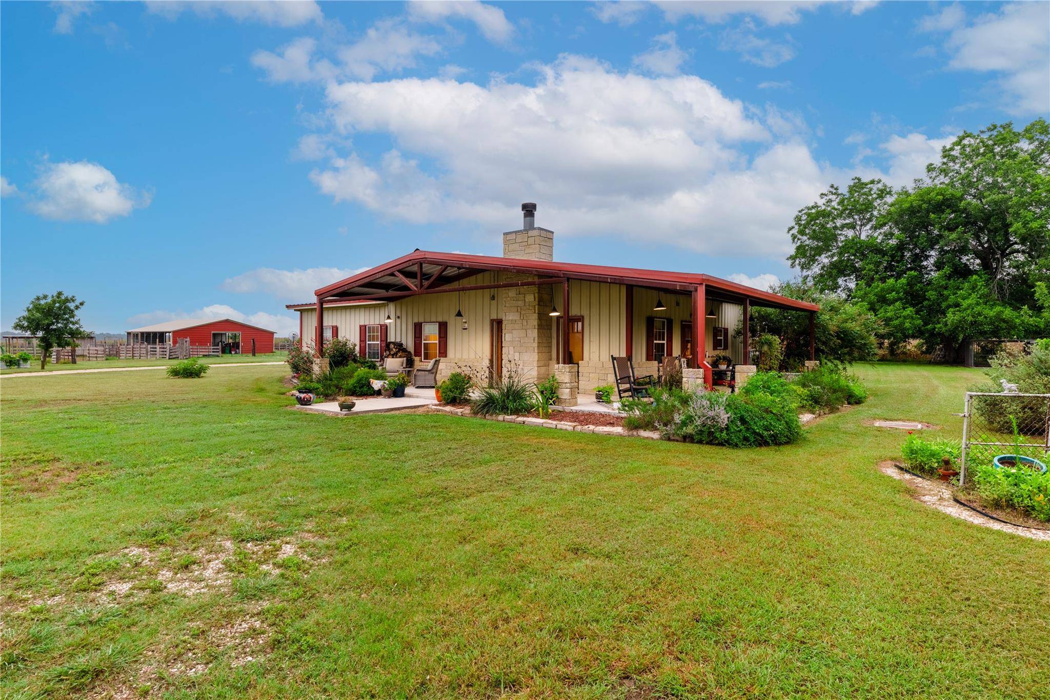 19499 Vilas RD, Holland, TX 76534