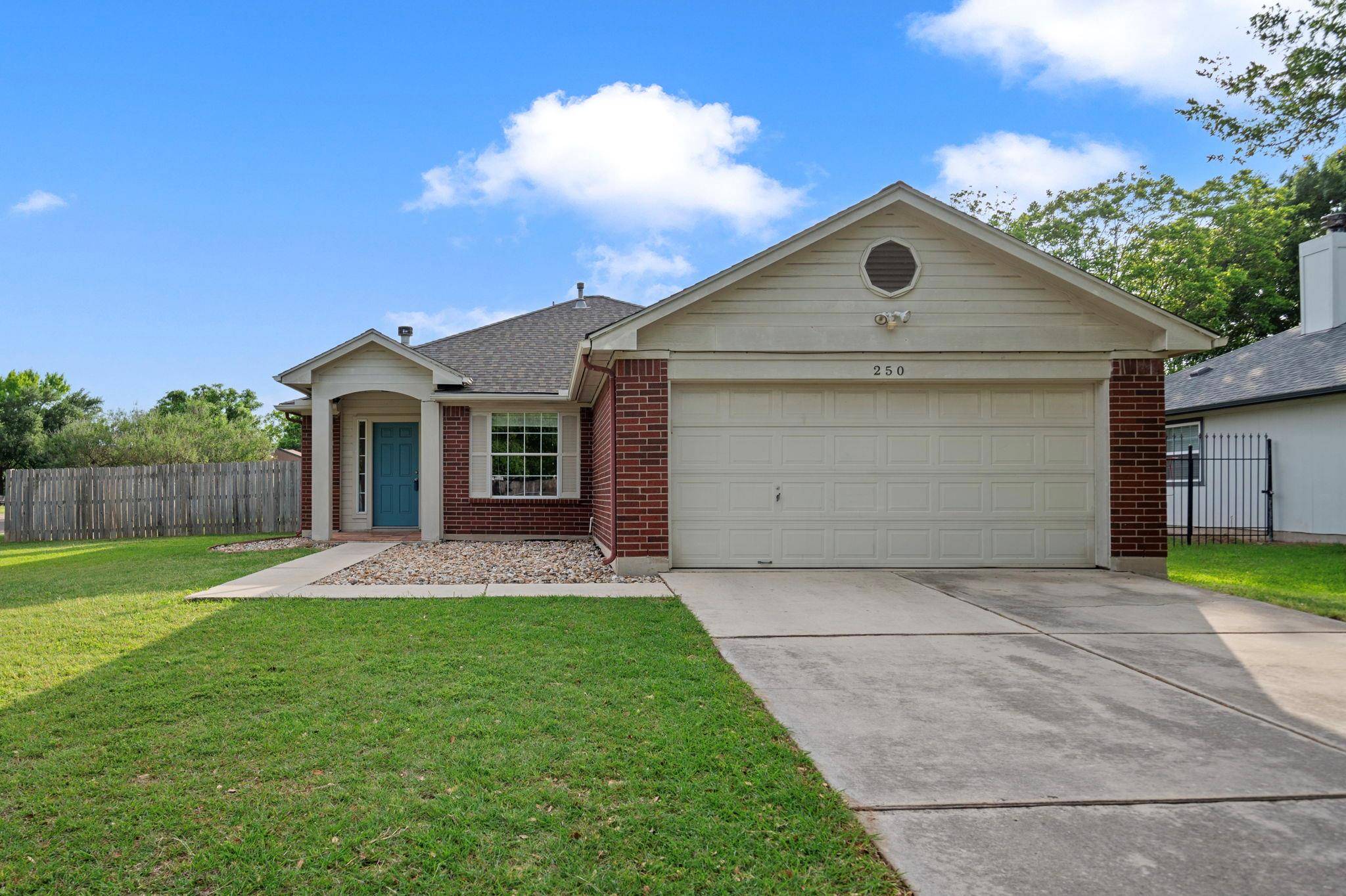 250 Dashelle RUN, Kyle, TX 78640