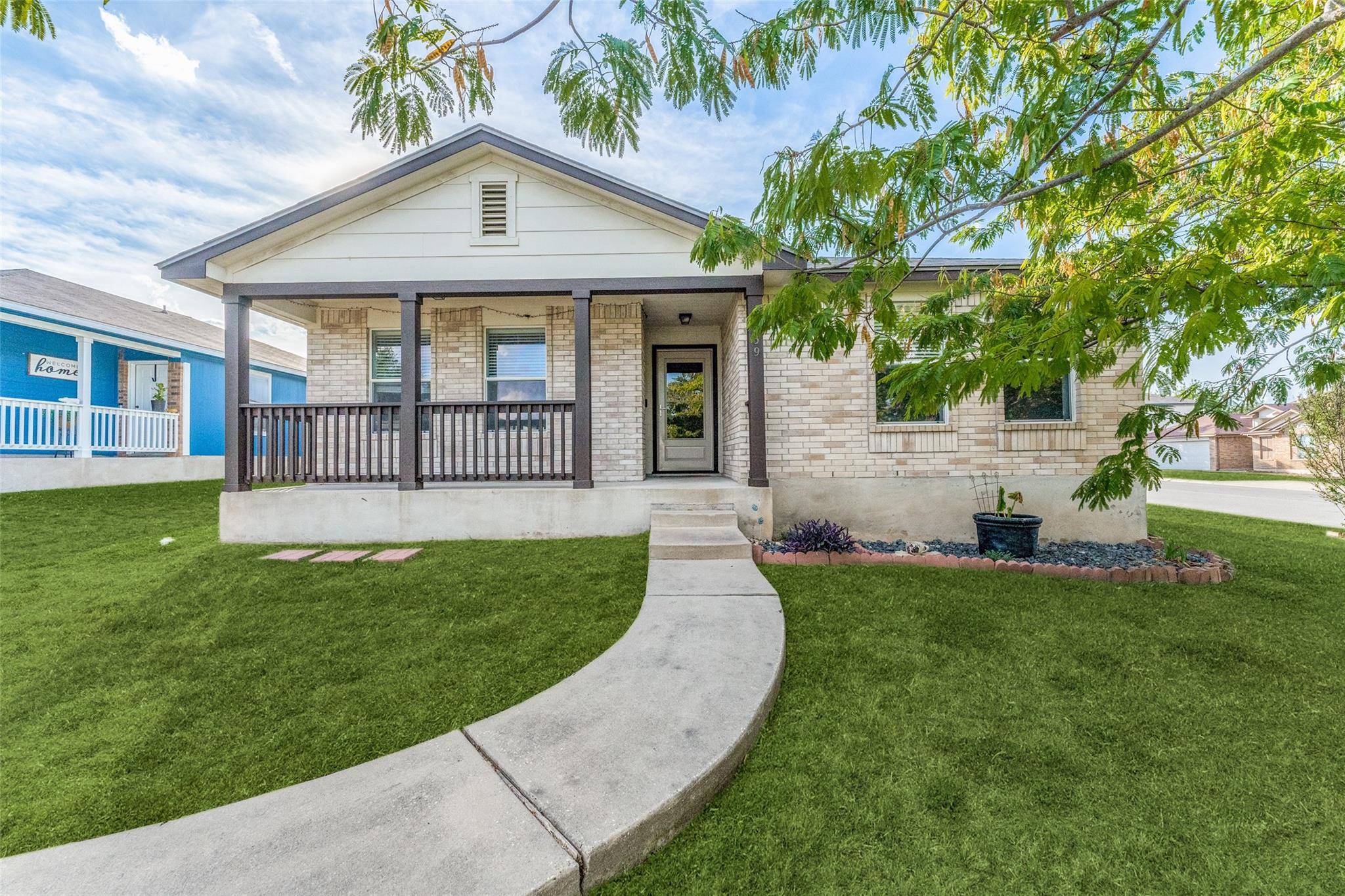 239 Saint Marys DR, Hutto, TX 78634