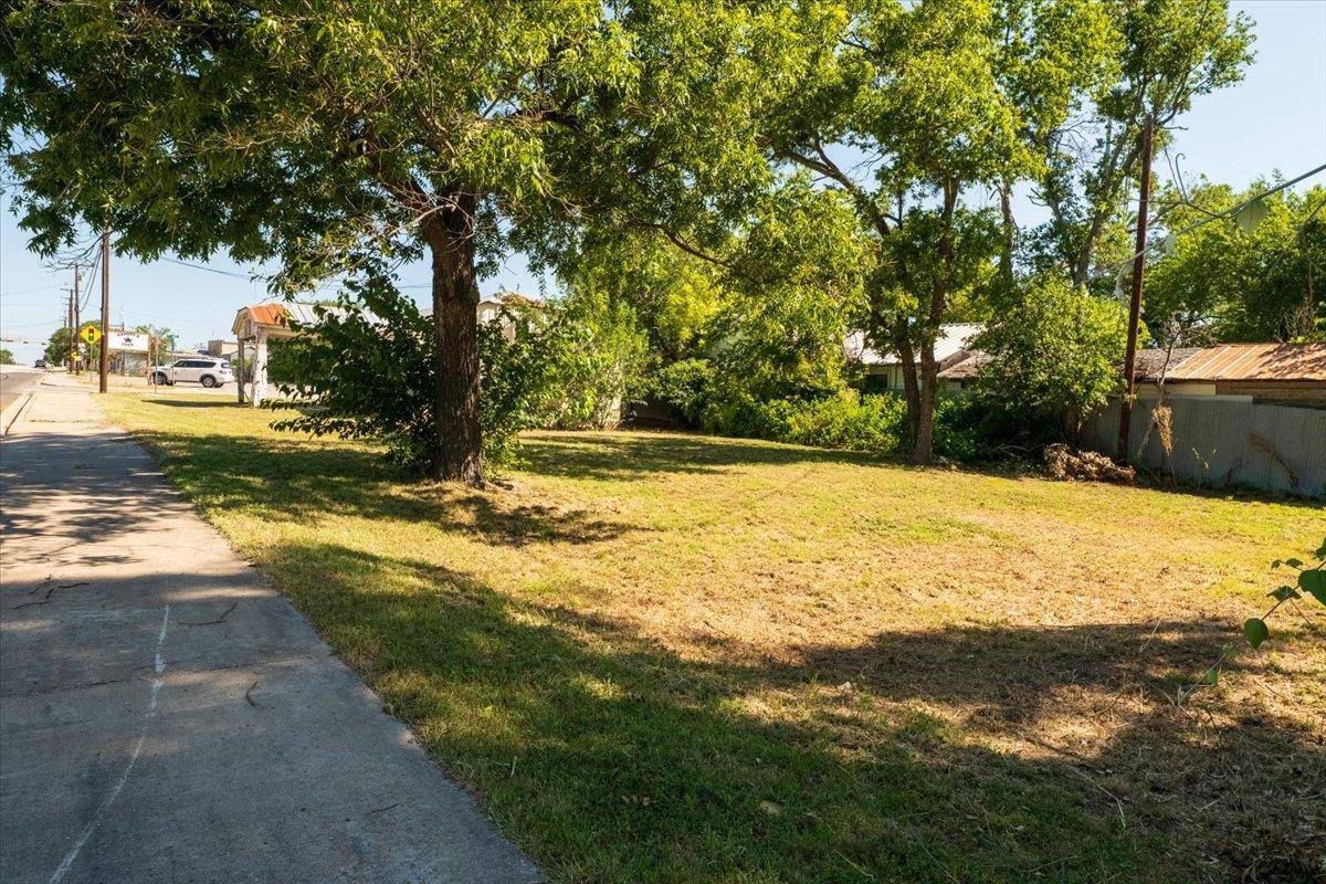 114 Senterfitt ST, Lometa, TX 76853