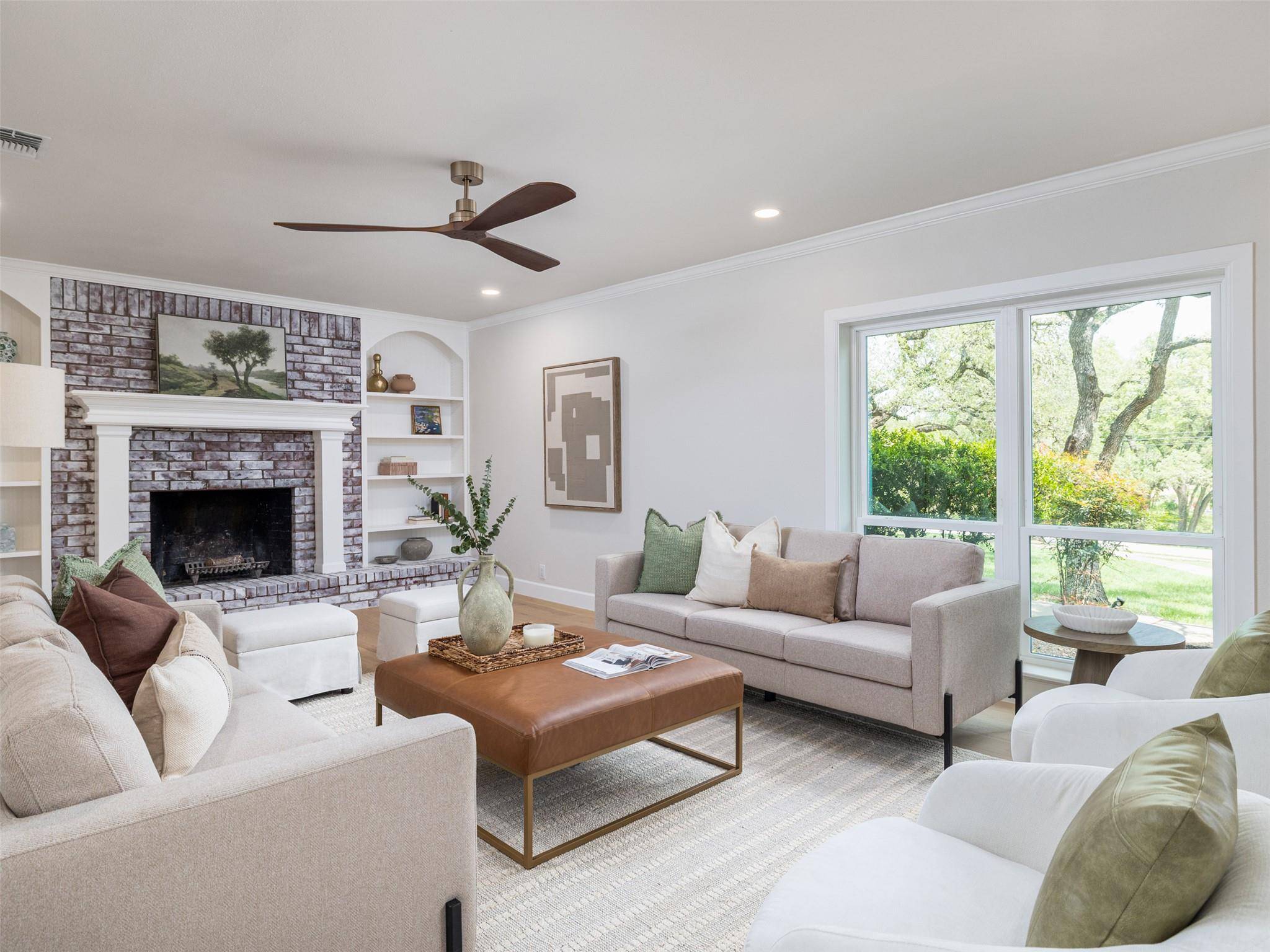 701 Oakwood LN, Dripping Springs, TX 78620