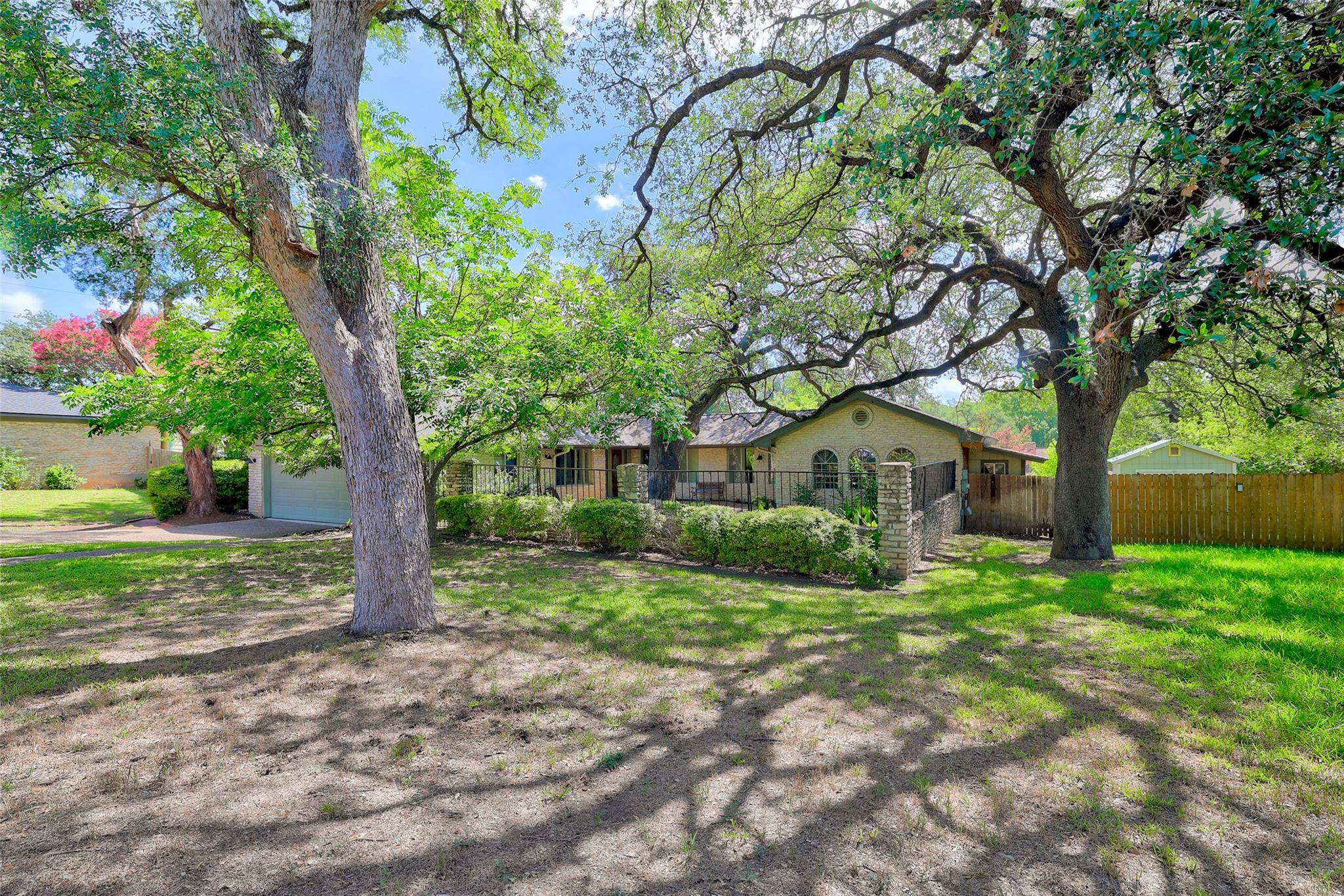 1207 Oak Shadows CIR, Austin, TX 78758