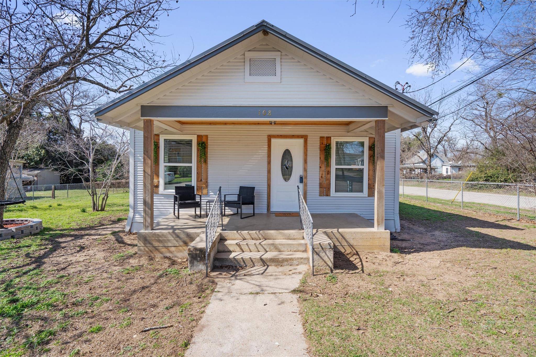 108 N Jefferson Ave, Cameron, TX 76520
