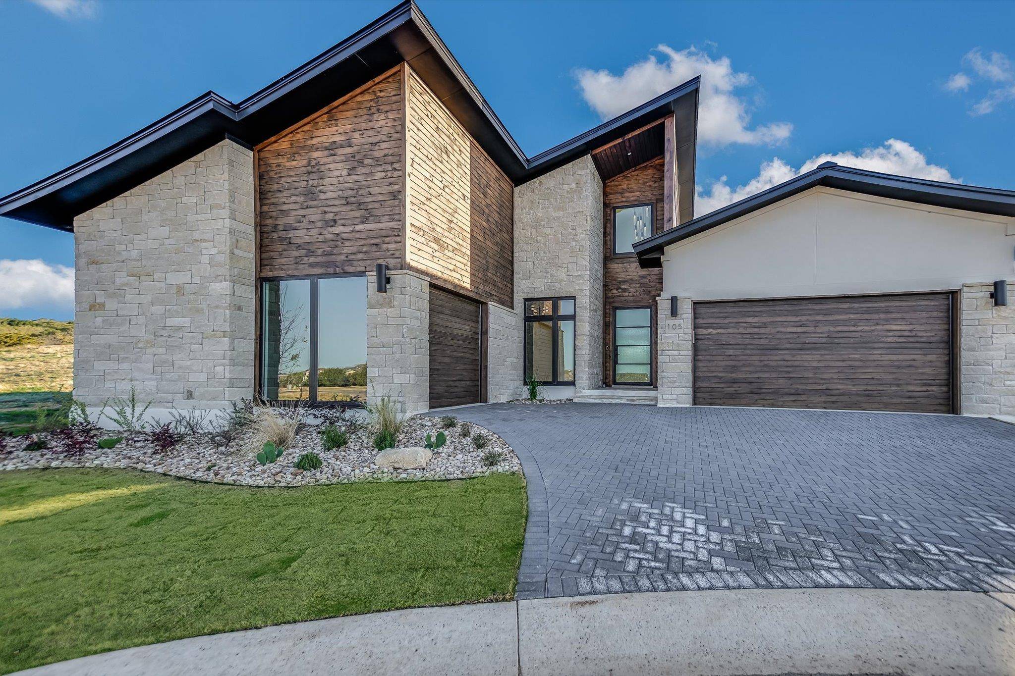 105 Via Roma CT, Horseshoe Bay, TX 78657