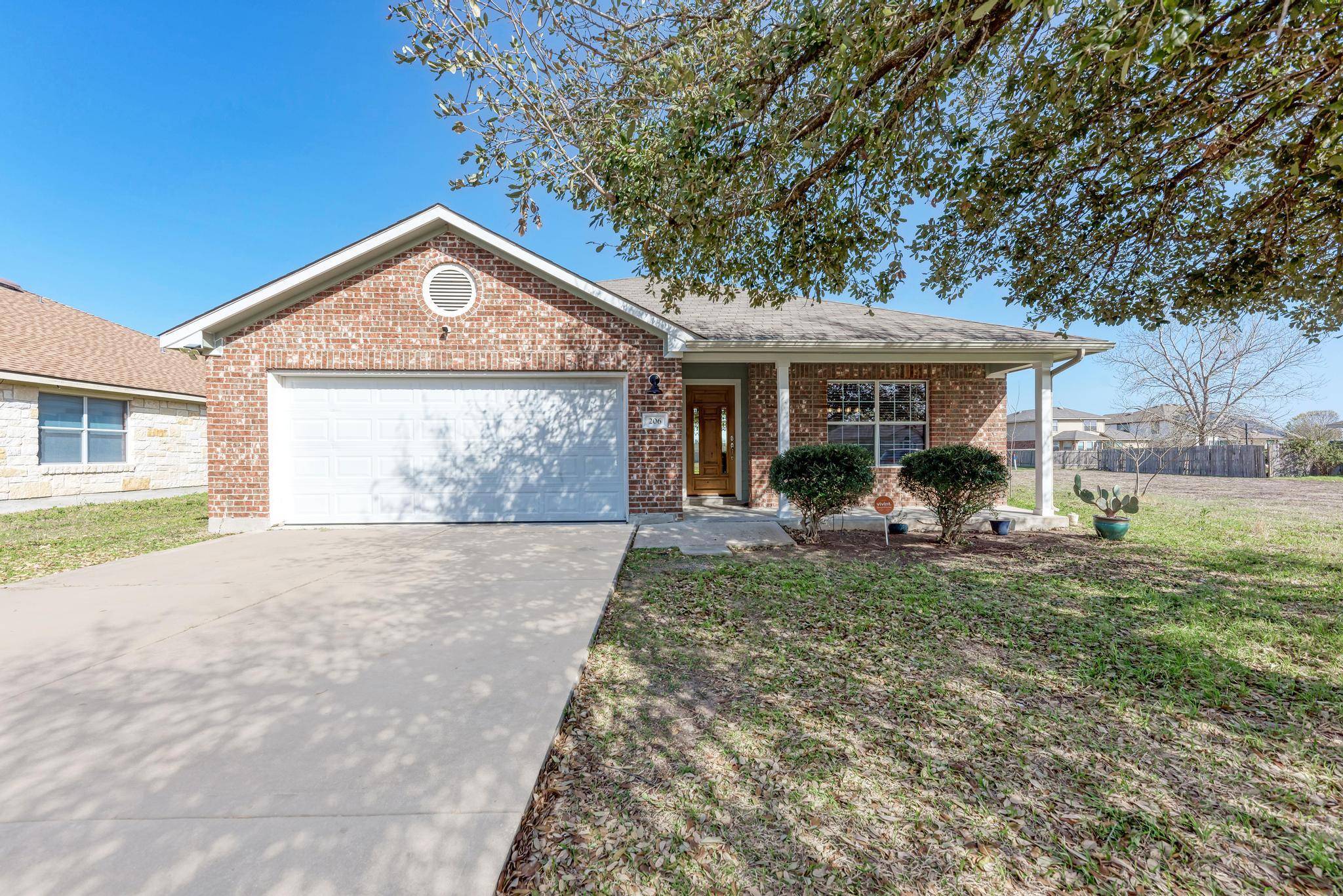 206 Hanstrom DR, Hutto, TX 78634