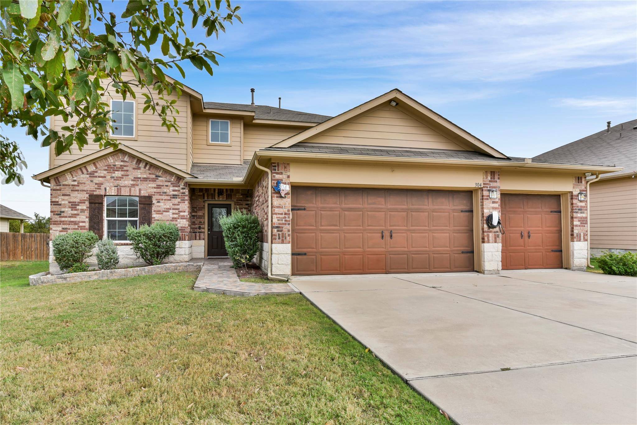 304 James Adkins DR, Kyle, TX 78640