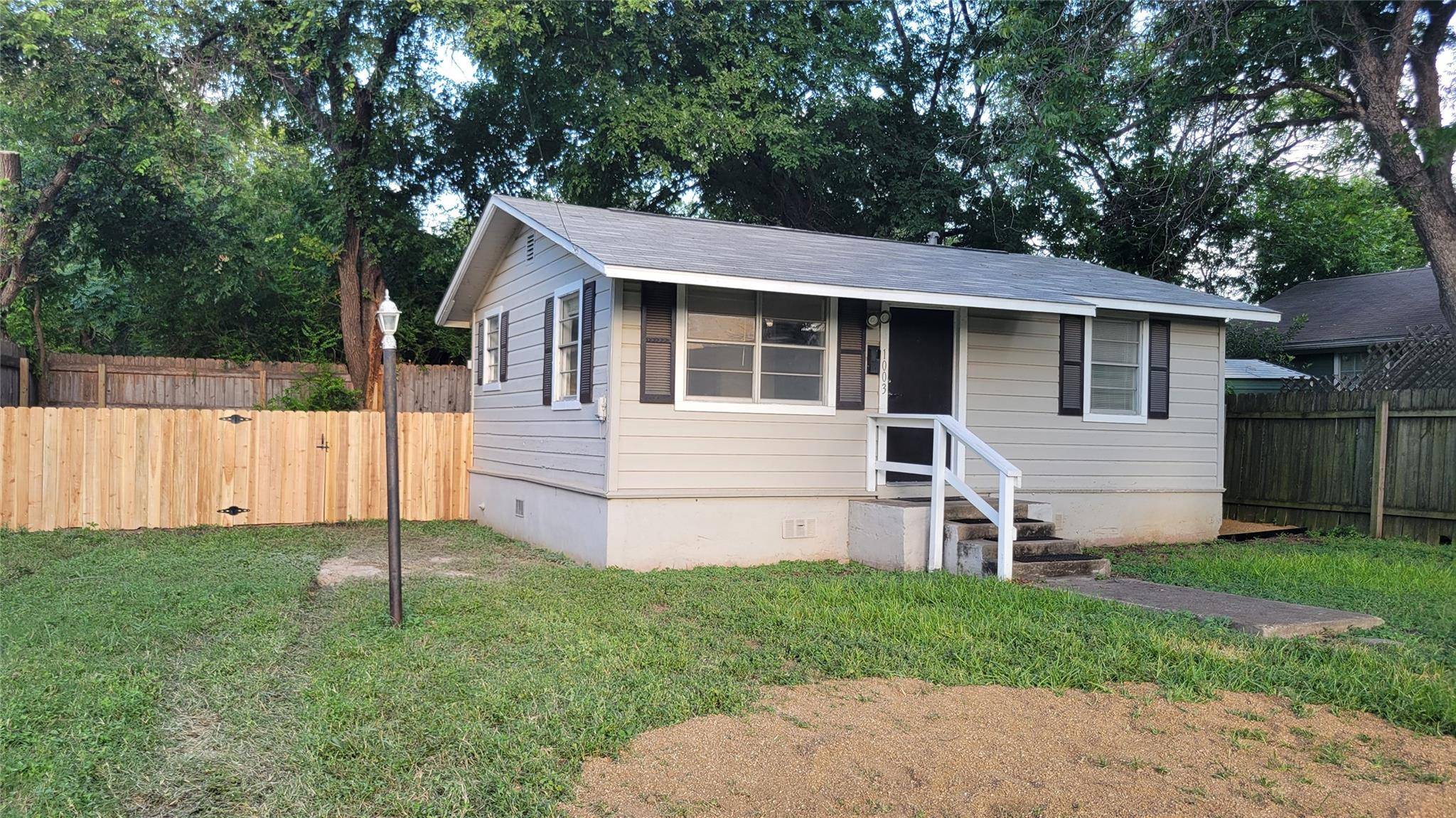 1003 Railroad ST, Georgetown, TX 78626