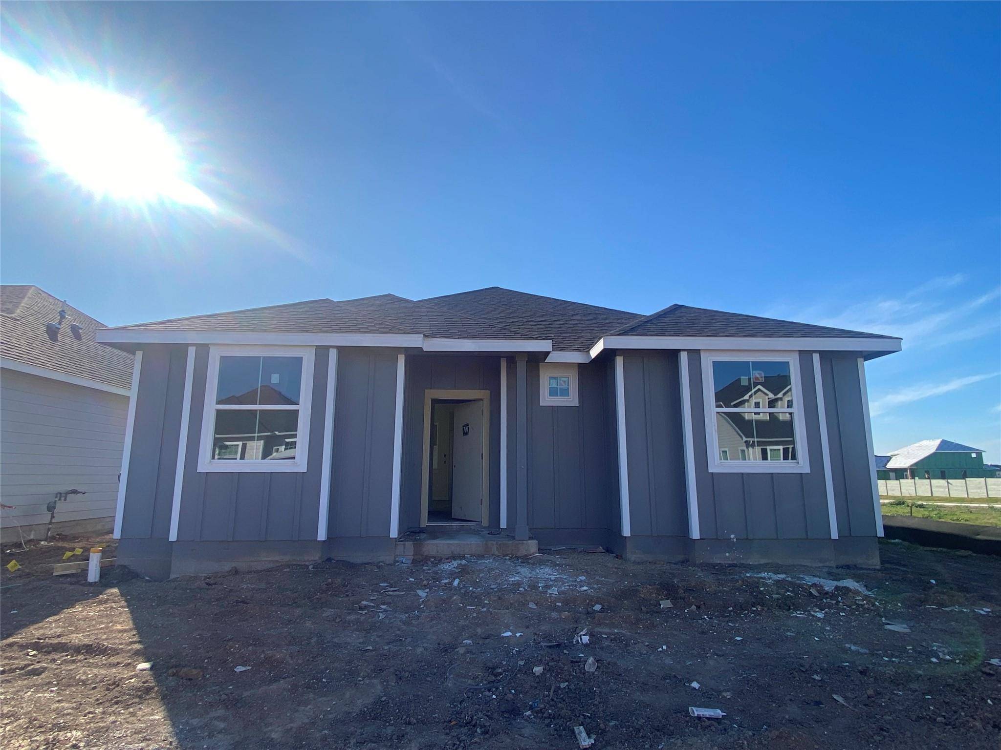 302 Ravens Crest Drive DR, Hutto, TX 78634