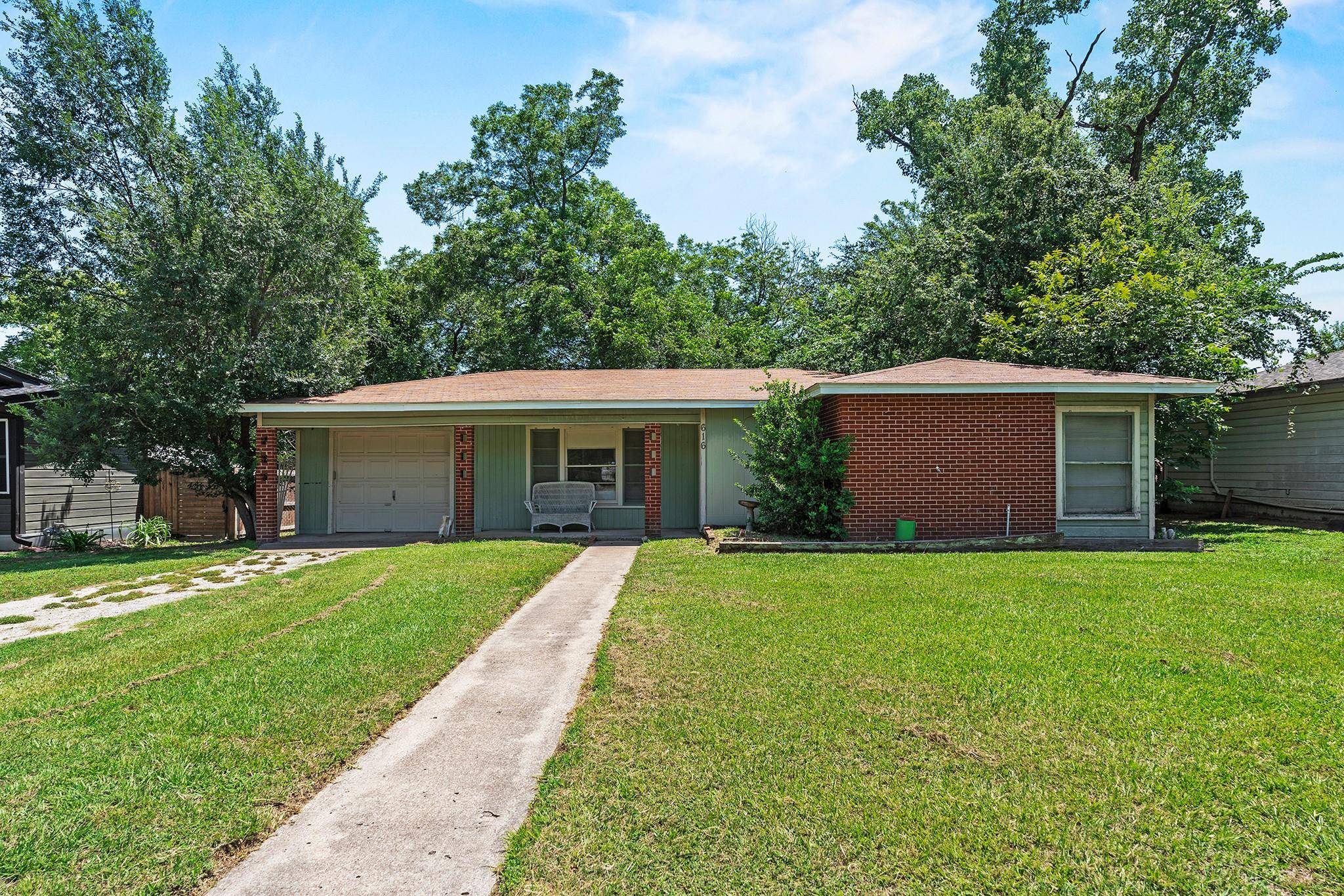 616 Francine DR, Rockdale, TX 76567
