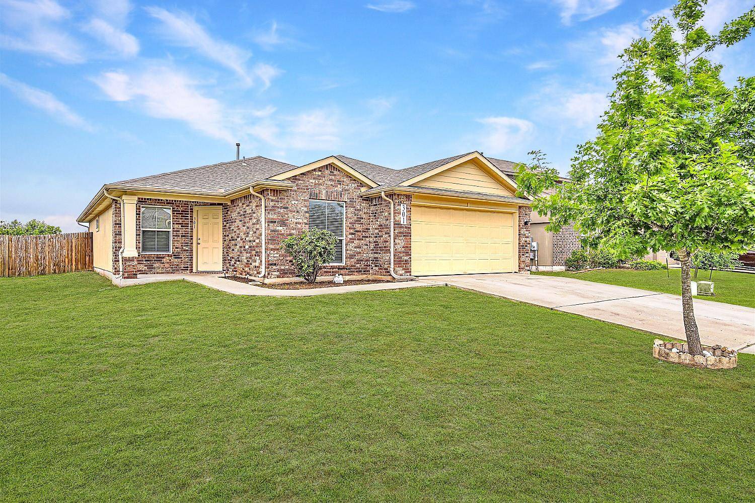 301 Zarya, Kyle, TX 78640