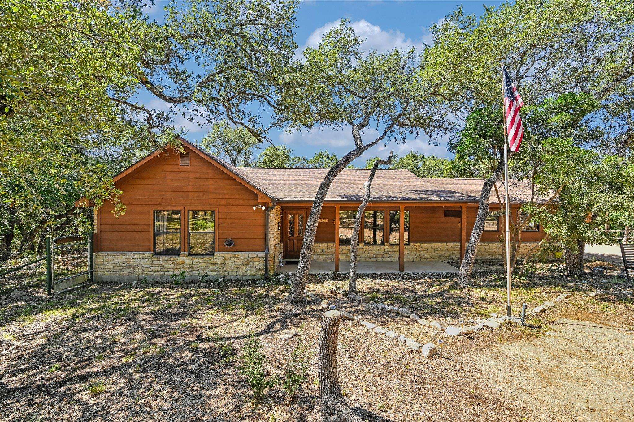 611 Mountain Crest DR, Wimberley, TX 78676
