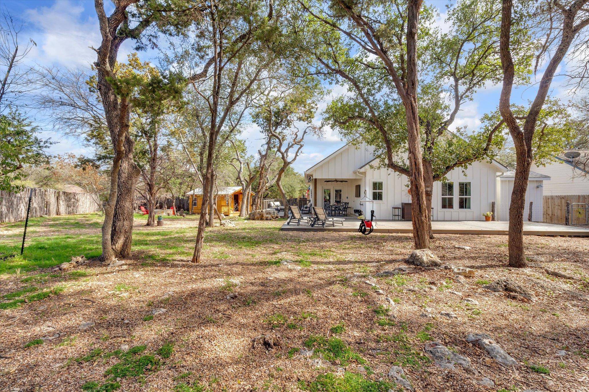 72 Woodacre DR, Wimberley, TX 78676