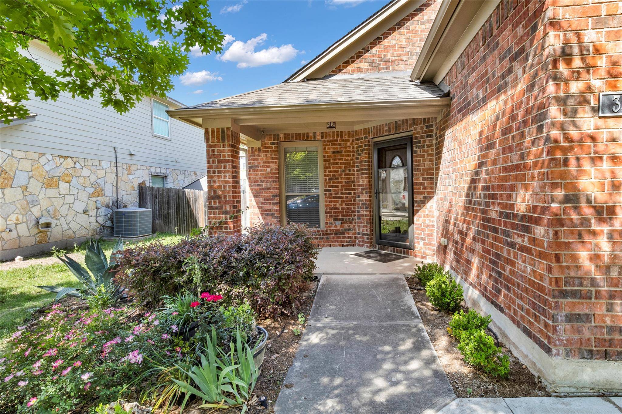 358 Verano CIR, Kyle, TX 78640