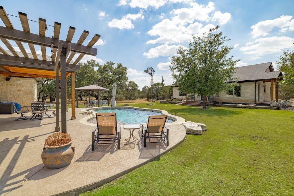 101 Appaloosa CV, Jarrell, TX 76537