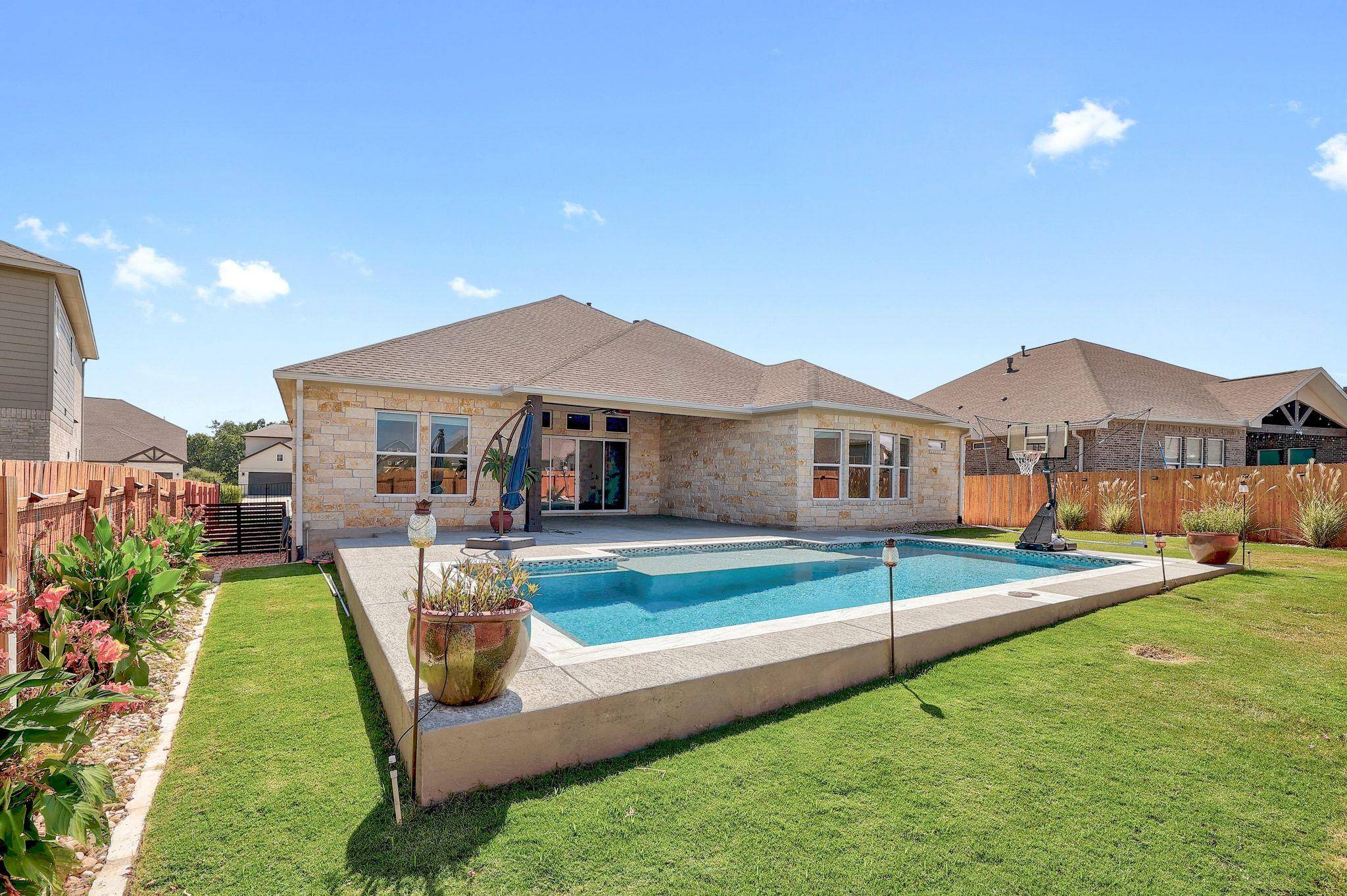 120 Sanco DR, Liberty Hill, TX 78642