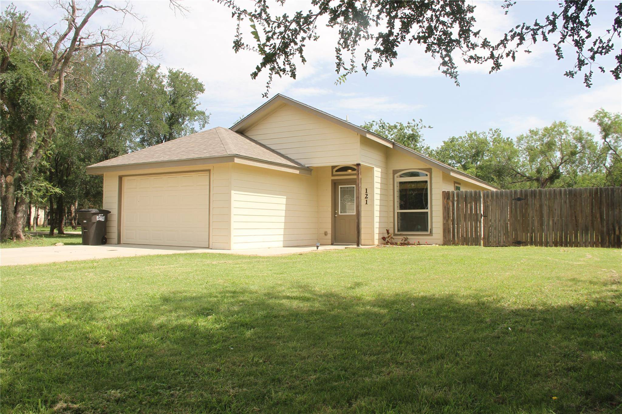 121 Bluebonnet DR, Early, TX 76802